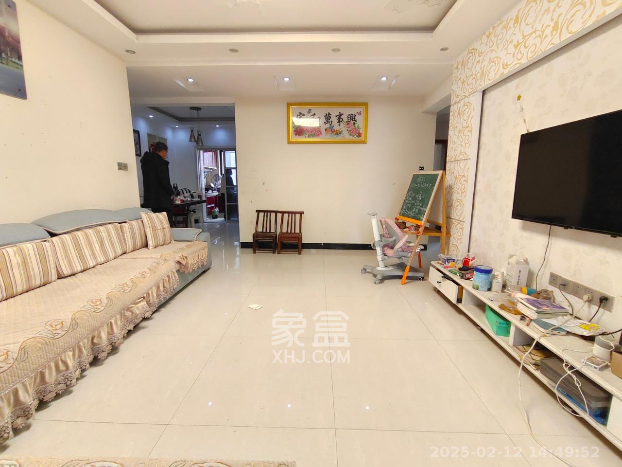 旭辉华庭  3室2厅2卫   2000.00元/月