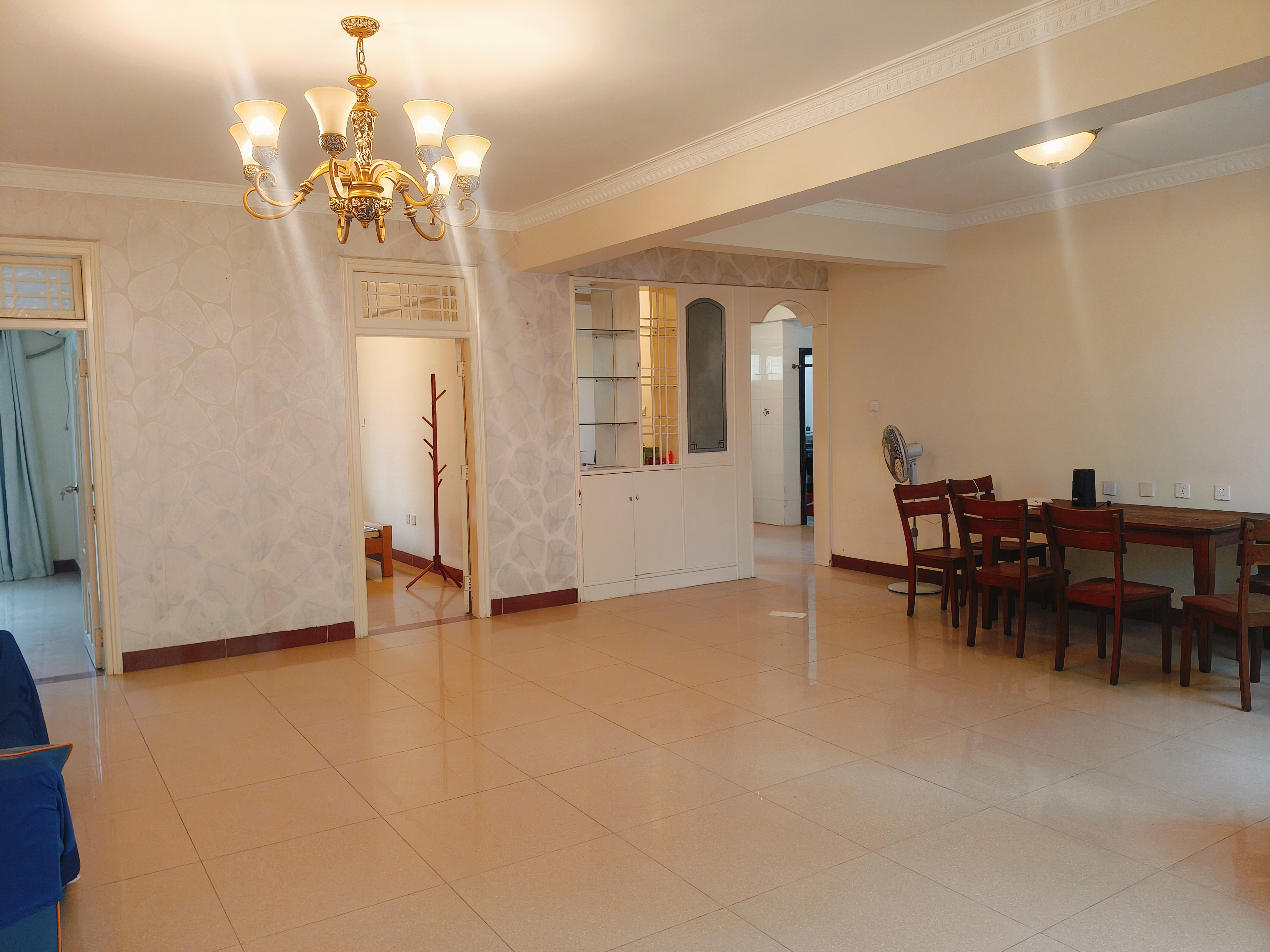 工人疗养院 3室2厅2卫 2300.0元/月 工人疗养院 3室2厅2卫 2300.0元/月室内图