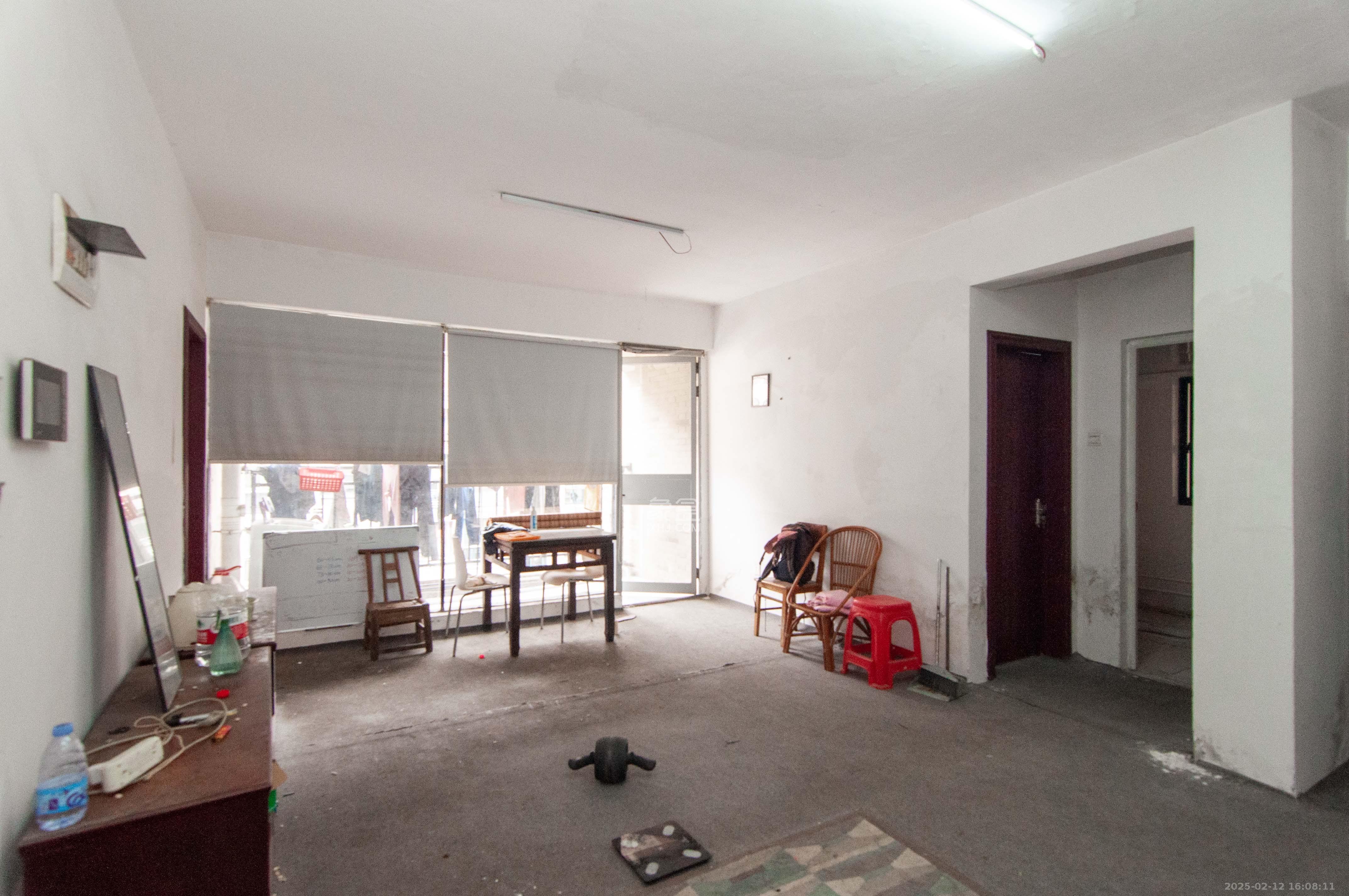 共和世家 1室1厅1卫 2900.0元/月 共和世家 1室1厅1卫 2900.0元/月室内图