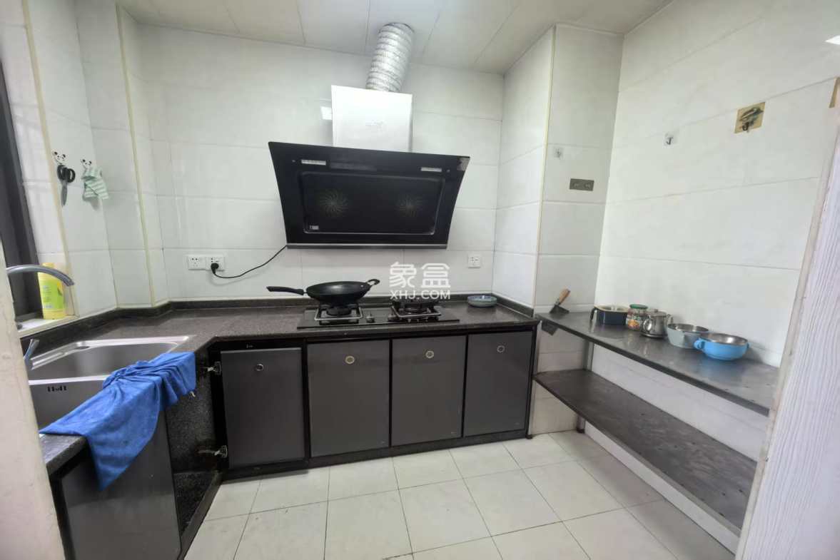 康城上品 3室2厅2卫 1800.0元/月 康城上品 3室2厅2卫 1800.0元/月小区图