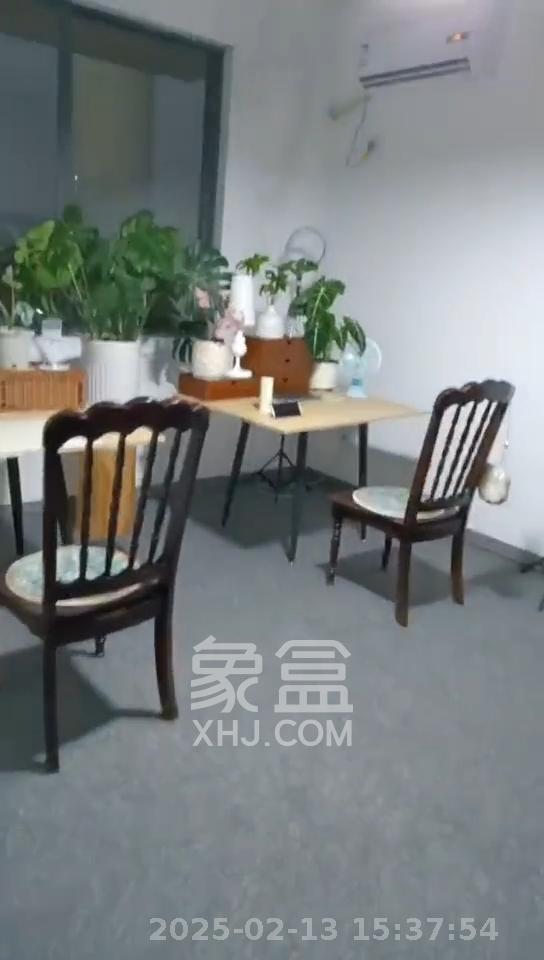 湘江世纪城富湾国际 4室2厅2卫 8500.0元/月 湘江世纪城富湾国际 4室2厅2卫 8500.0元/月室内图