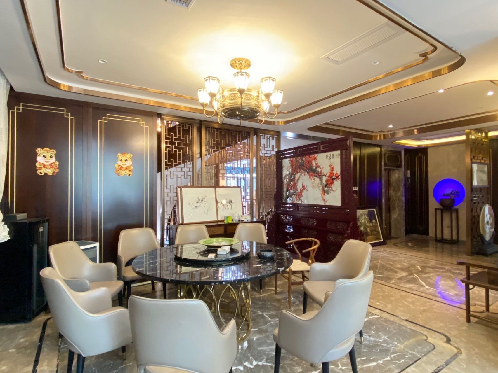 鸿洲江山 7室2厅4卫 2550.0万 鸿洲江山 7室2厅4卫 2550.0万客厅