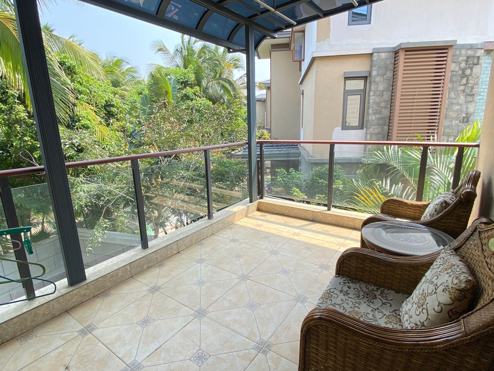 鸿洲江山 7室2厅4卫 2550.0万 鸿洲江山 7室2厅4卫 2550.0万客厅