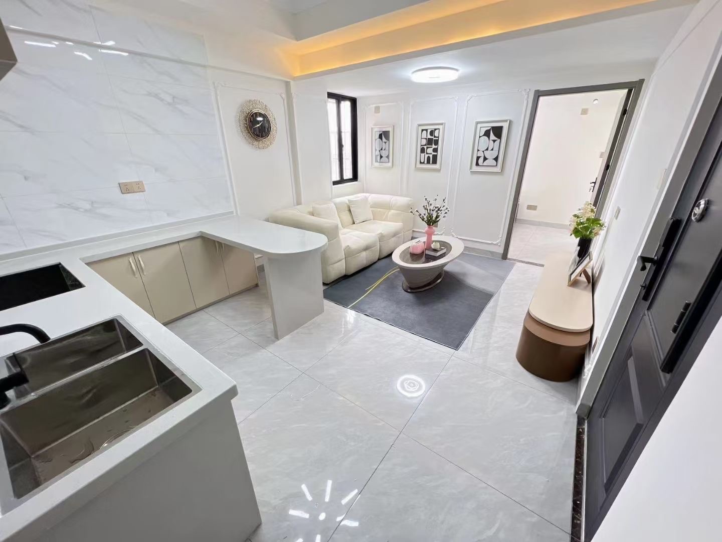 澳华大厦 1室0厅0卫 55.0万 澳华大厦 1室0厅0卫 55.0万客厅