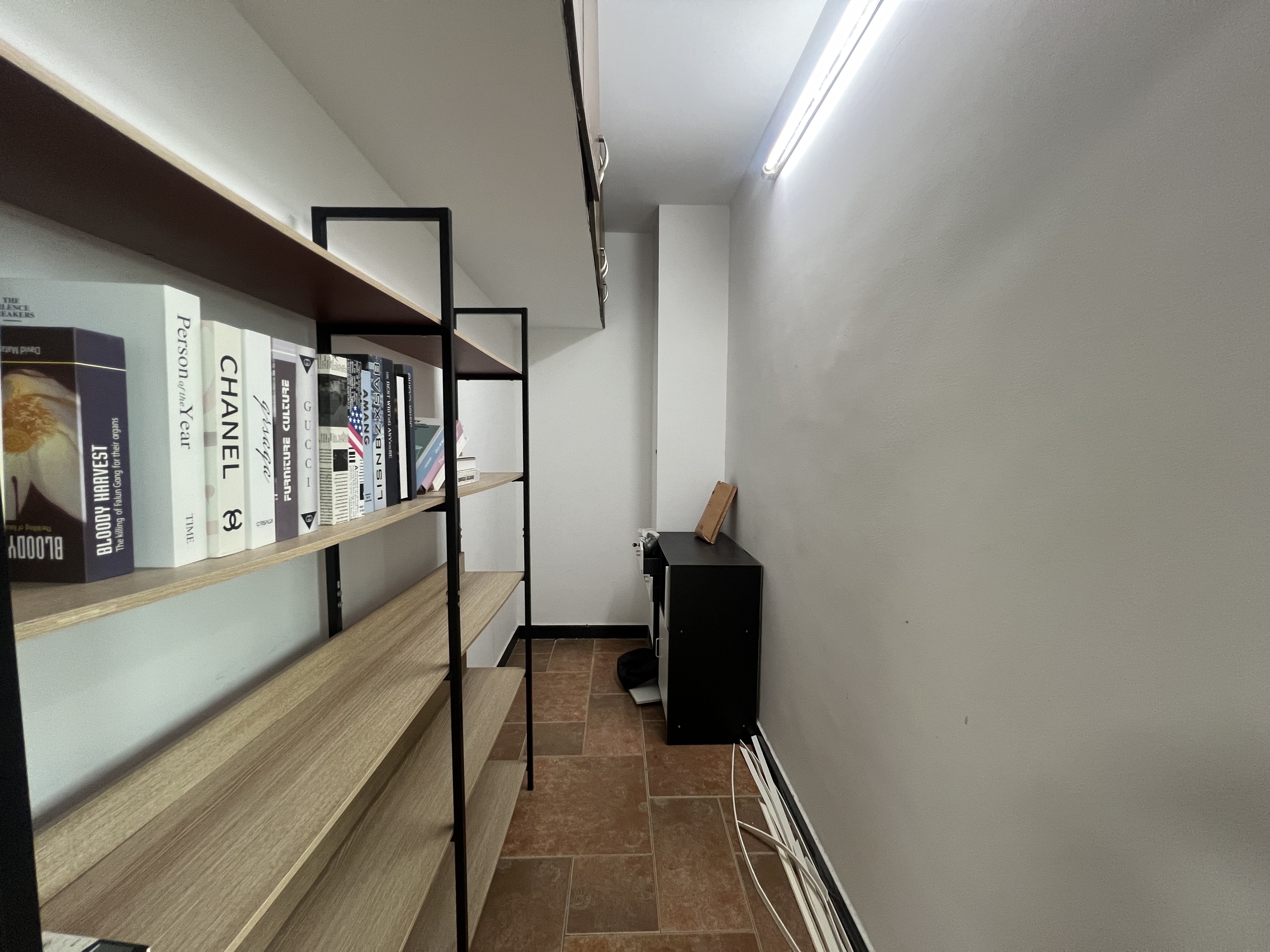 新达商务大厦 7室2厅1卫 5800.0元/月 新达商务大厦 7室2厅1卫 5800.0元/月室内图