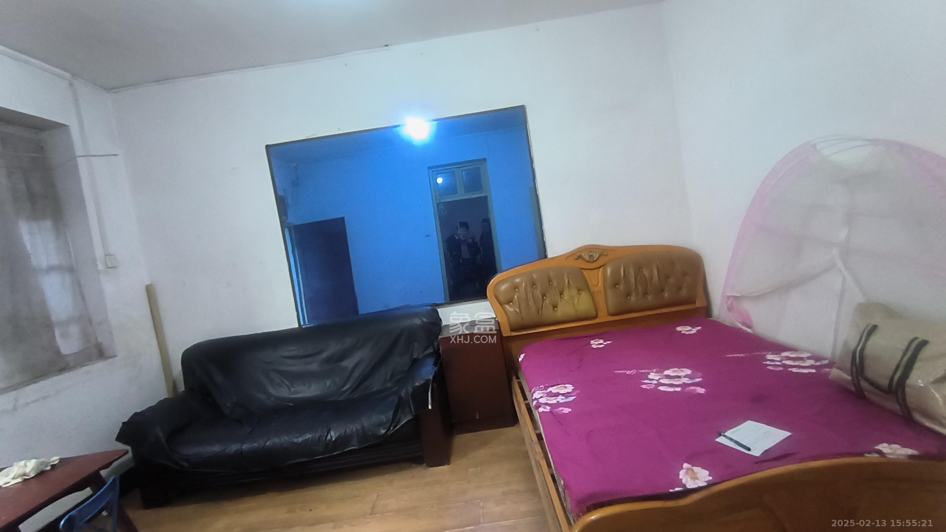 化油器厂宿舍 1室1厅1卫 1100.0元/月 化油器厂宿舍 1室1厅1卫 1100.0元/月室内图