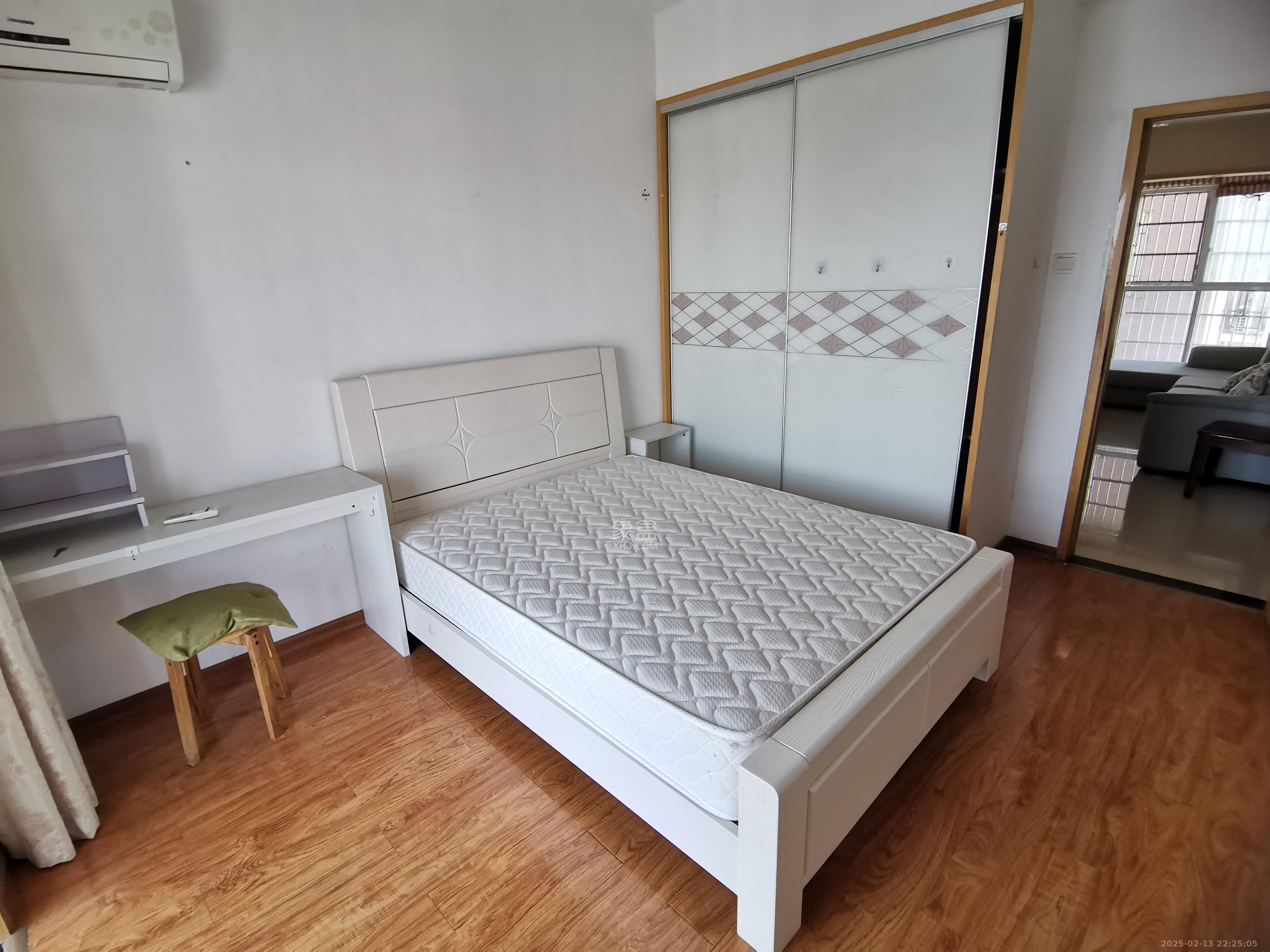上河国际C区  3室2厅2卫   2800.00元/月室内图