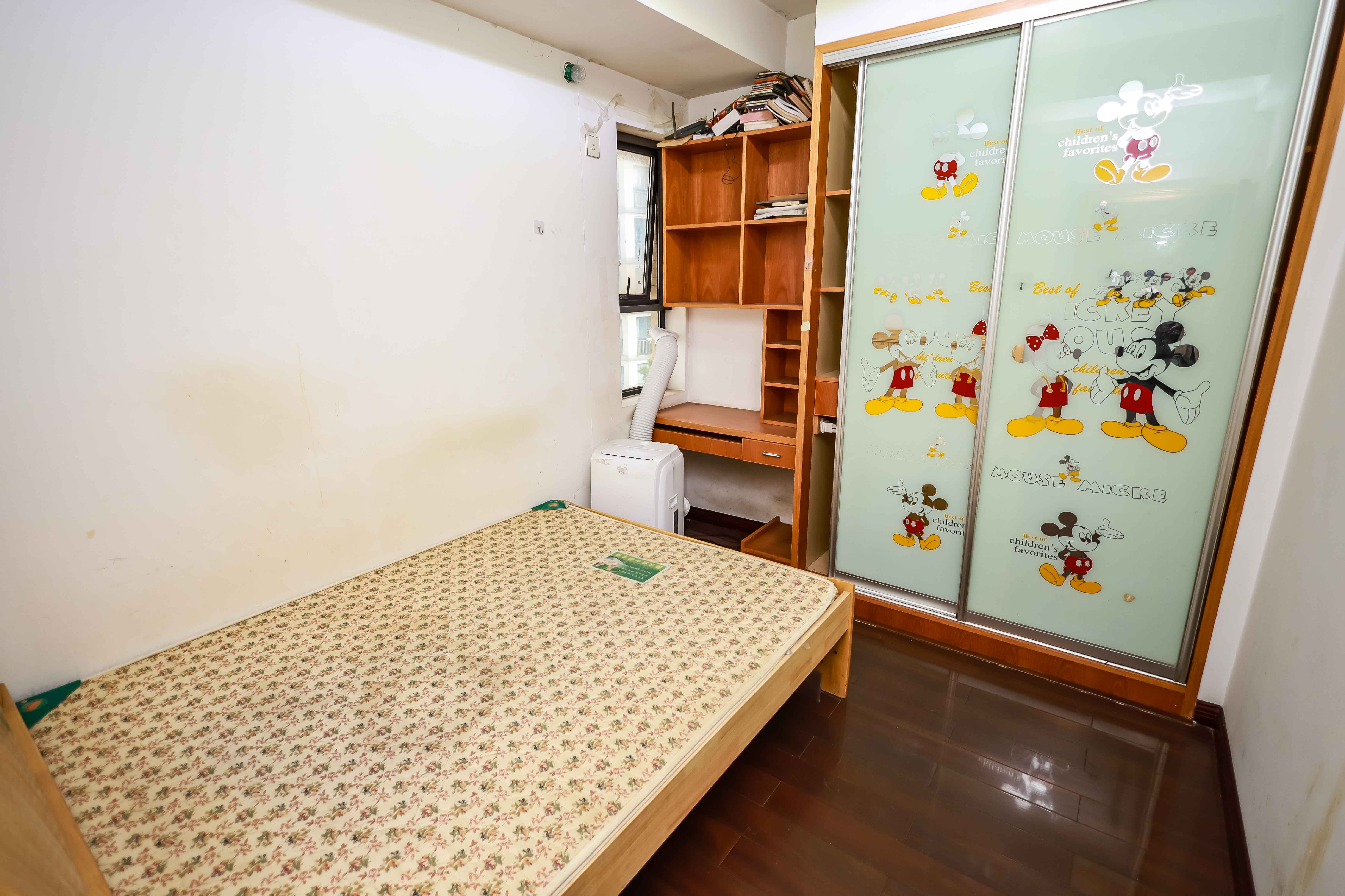 莱茵城  3室2厅1卫   78.80万卧室