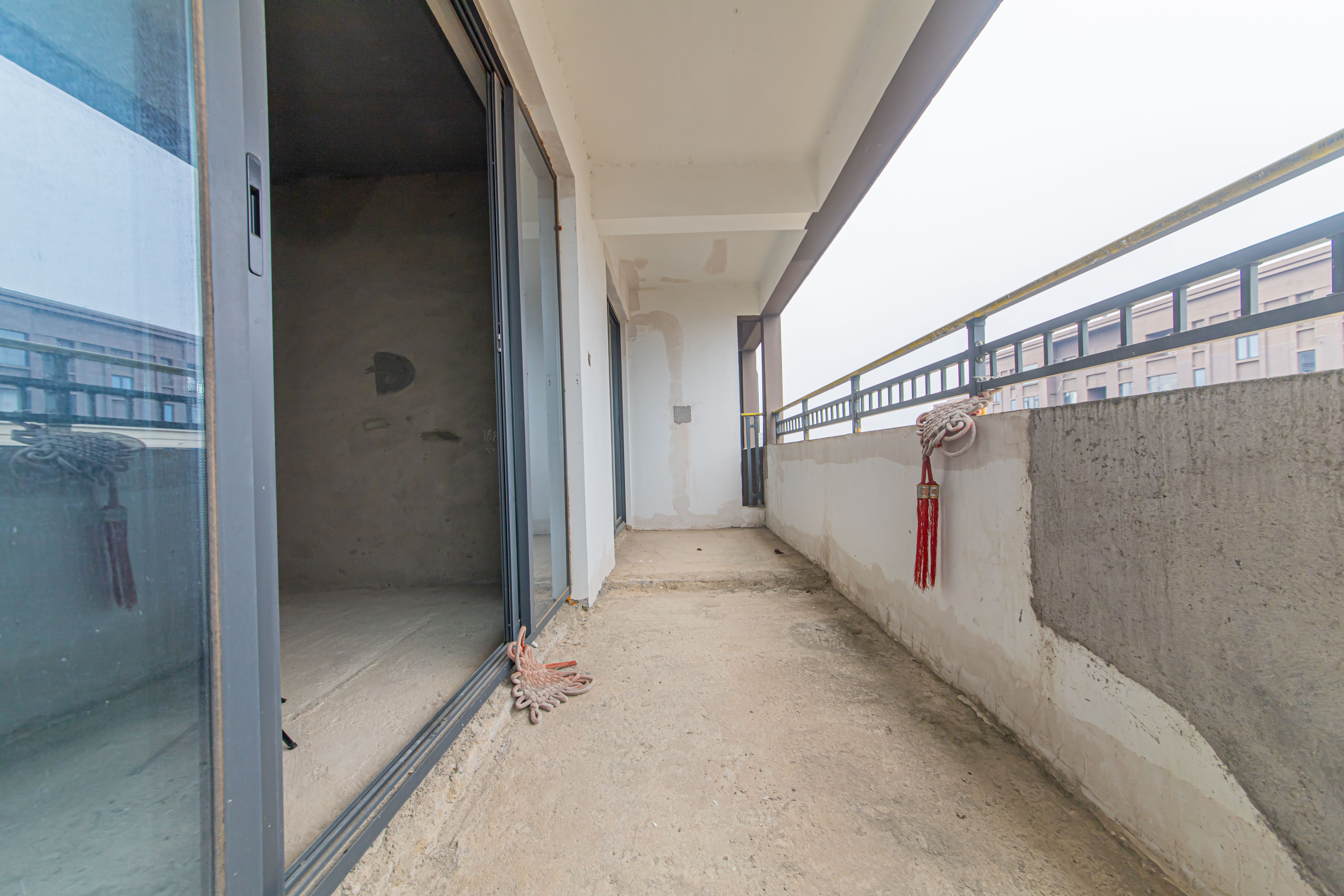 和泓融成府 3室2厅2卫 95.0万 和泓融成府 3室2厅2卫 95.0万阳台