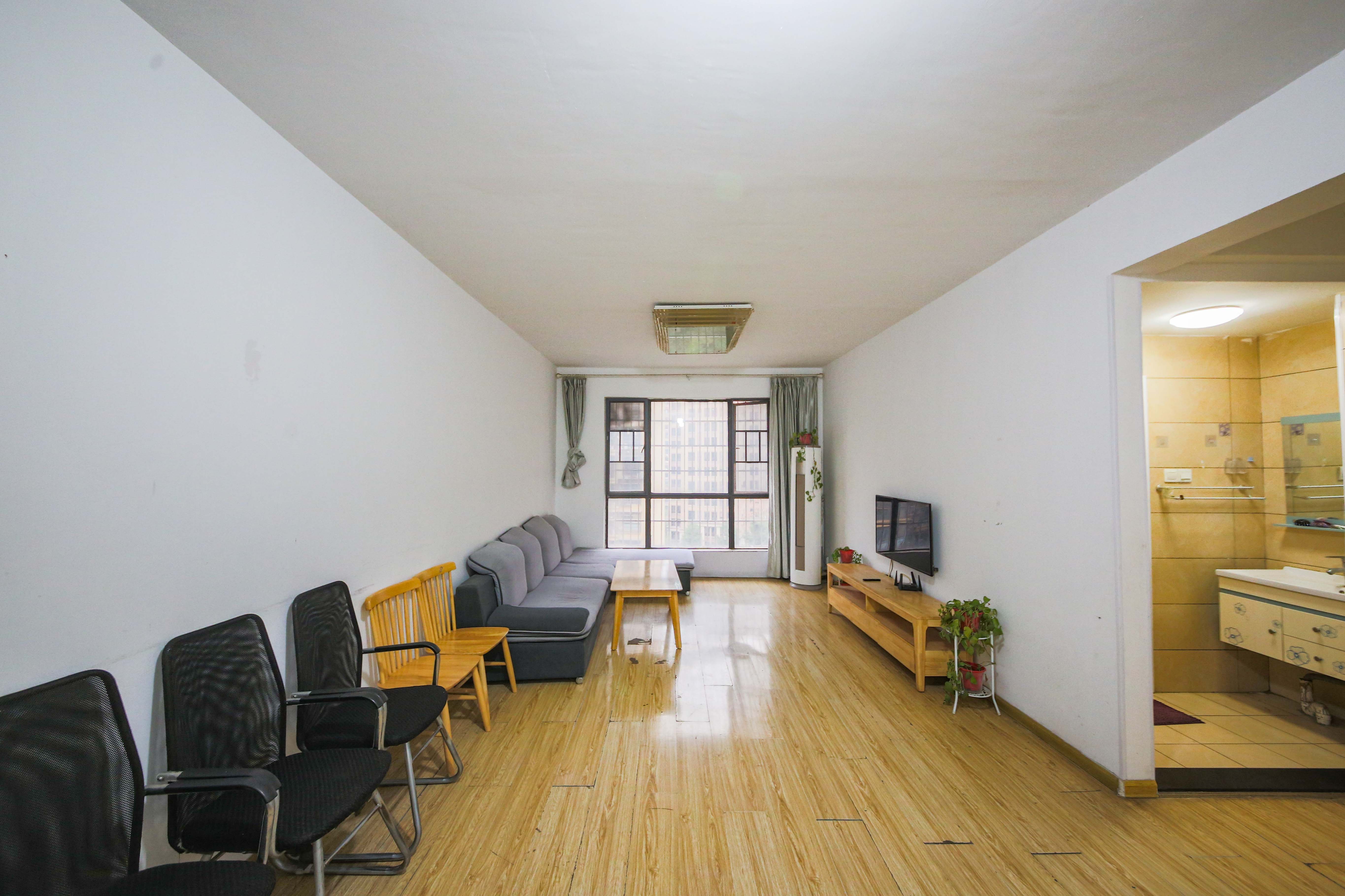 康斯丹郡(融程领秀佳园)  3室1厅1卫    68.0万 康斯丹郡(融程领秀佳园)  3室1厅1卫    68.0万客厅