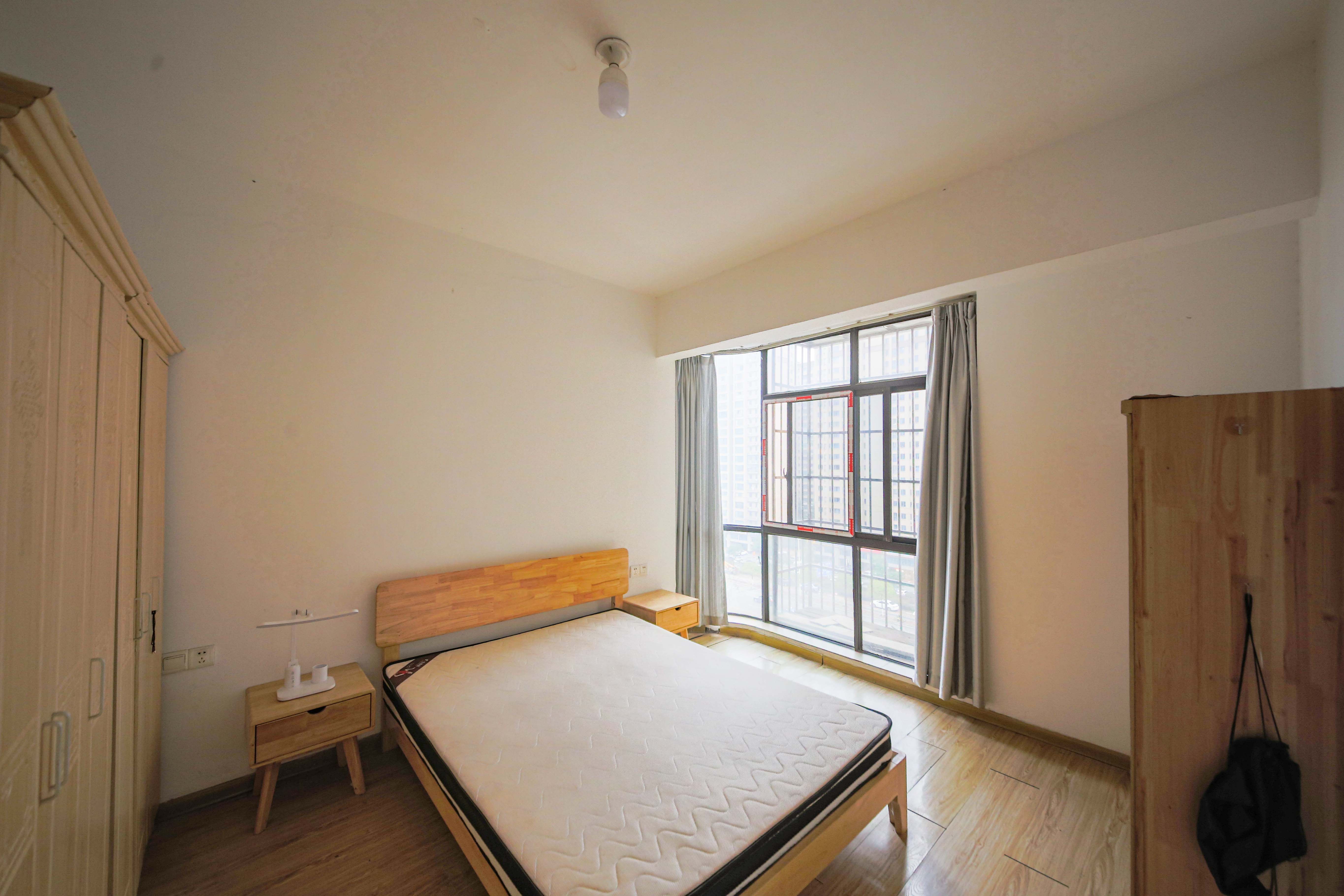 康斯丹郡(融程领秀佳园)  3室1厅1卫    68.0万 康斯丹郡(融程领秀佳园)  3室1厅1卫    68.0万卧室