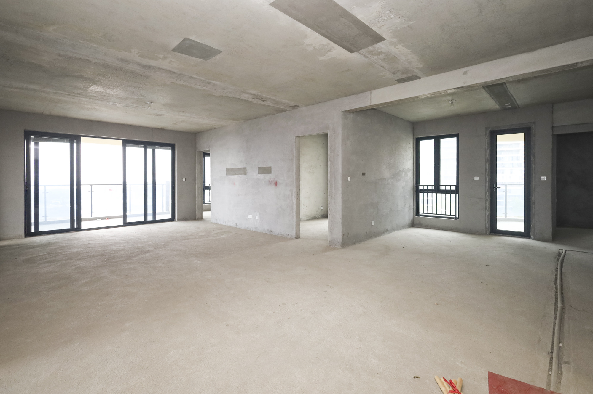 地铁中建江山玖樾  5室2厅3卫   338.00万