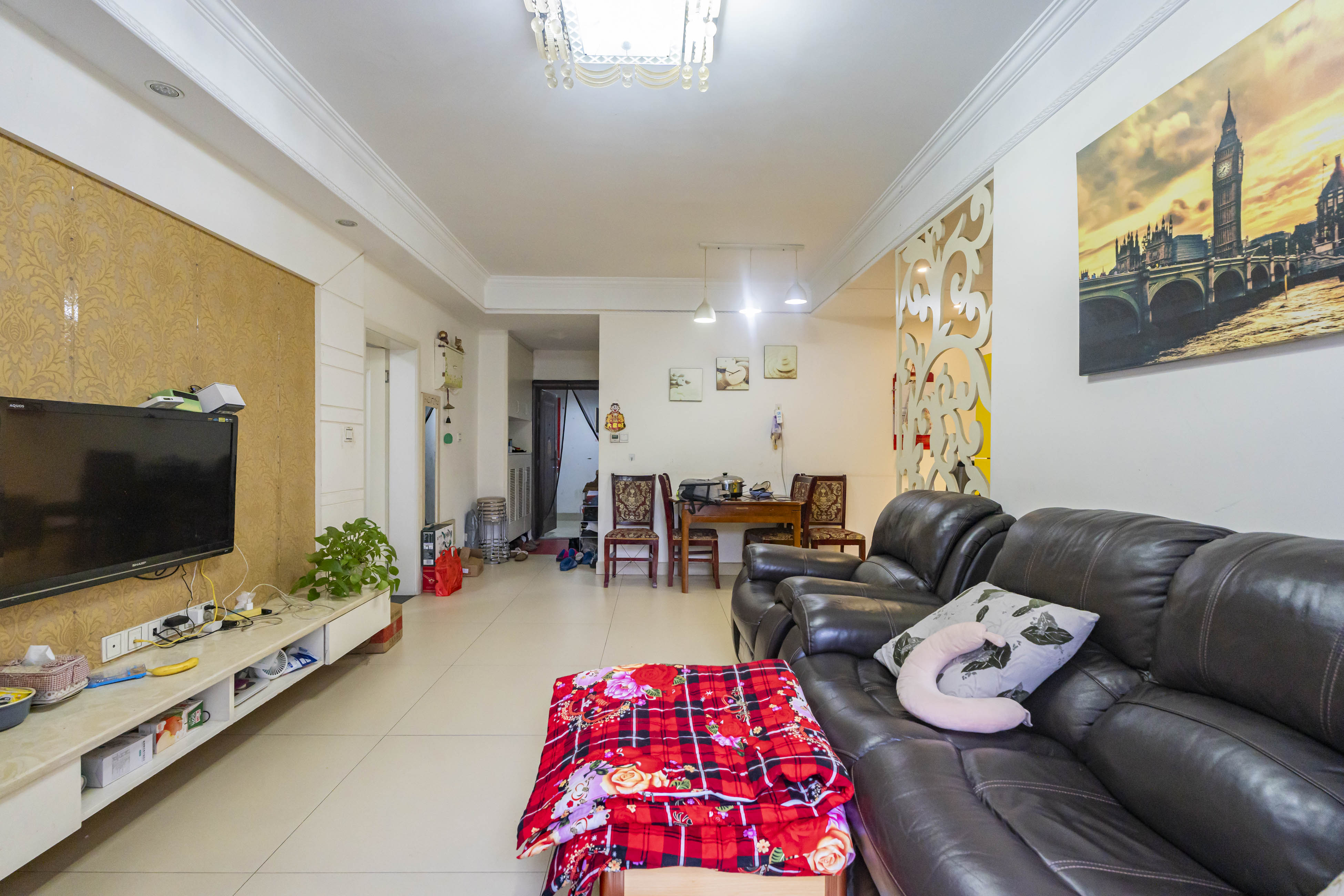 凯乐国际城  2室1厅1卫    92.0万客厅