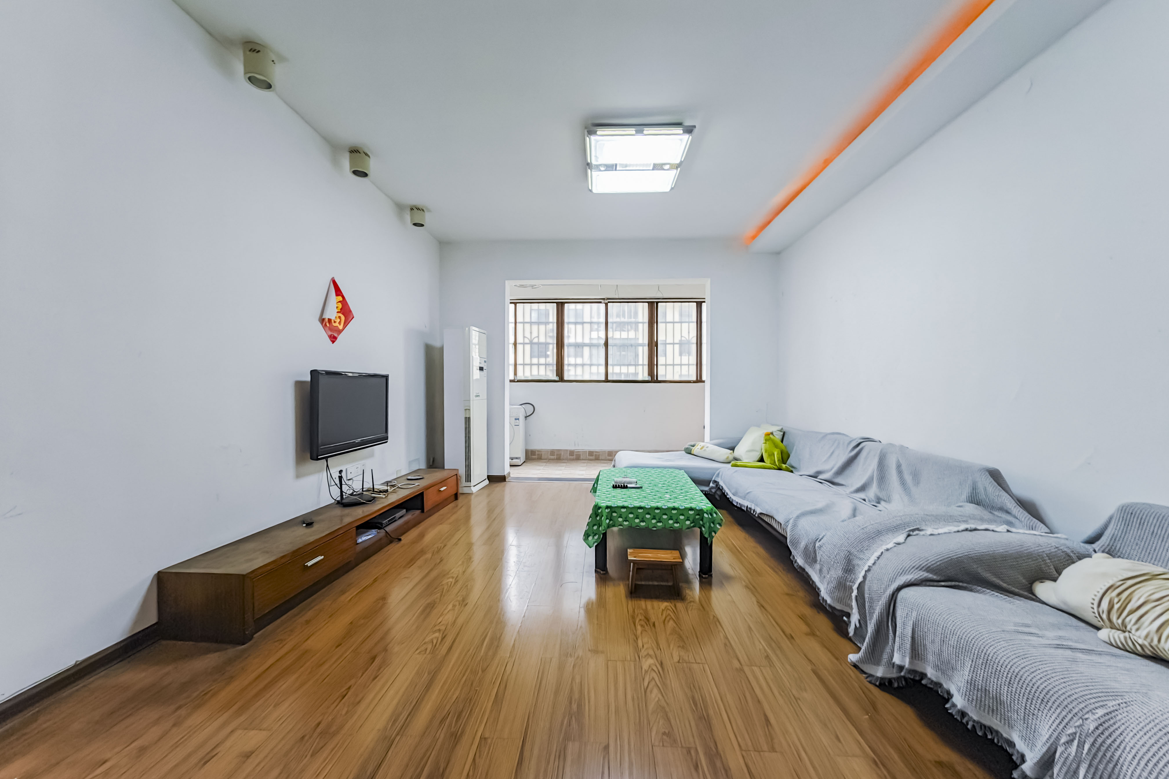 湘核佳苑 2室2厅1卫 60.0万 湘核佳苑 2室2厅1卫 60.0万客厅