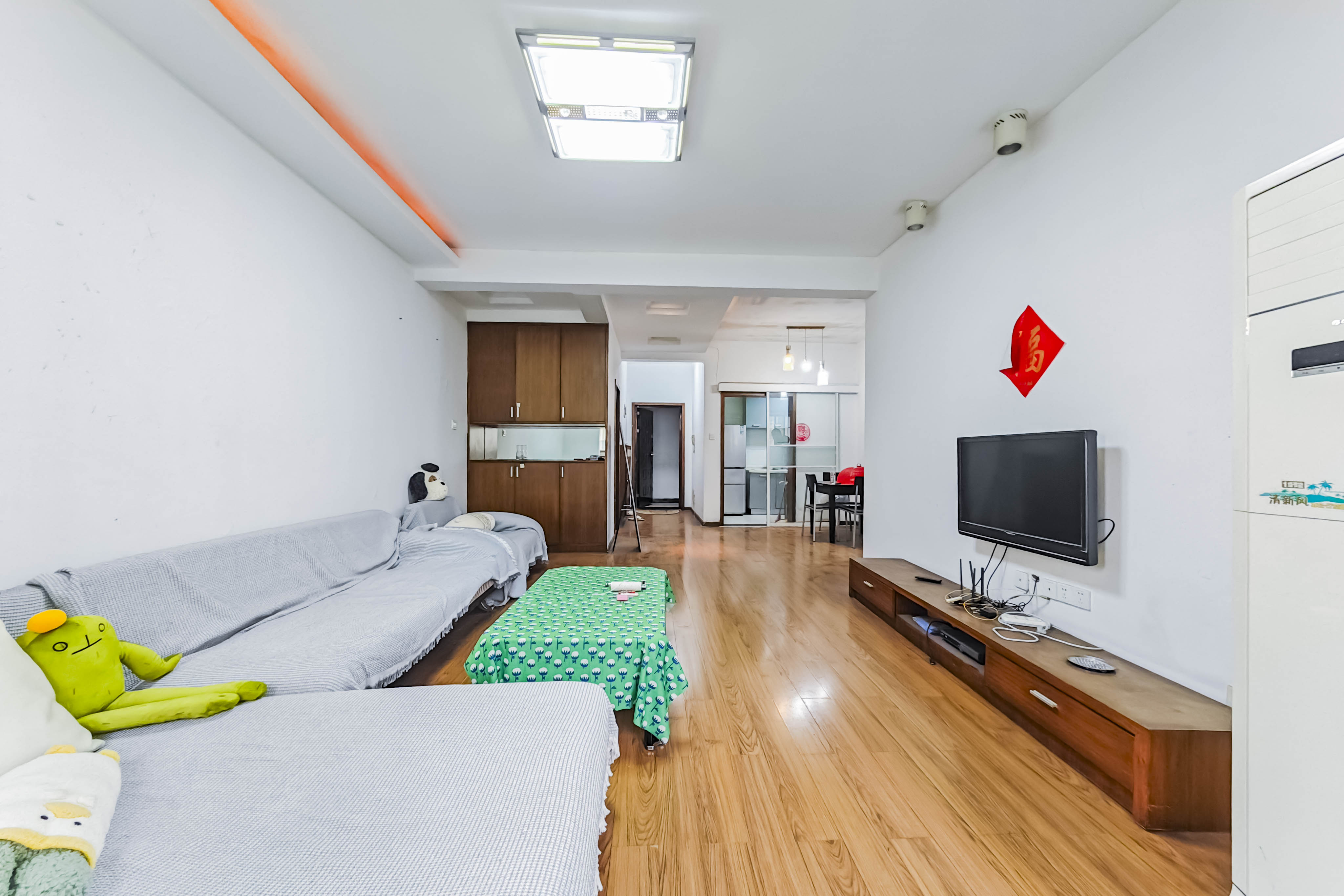 湘核佳苑 2室2厅1卫 60.0万 湘核佳苑 2室2厅1卫 60.0万客厅