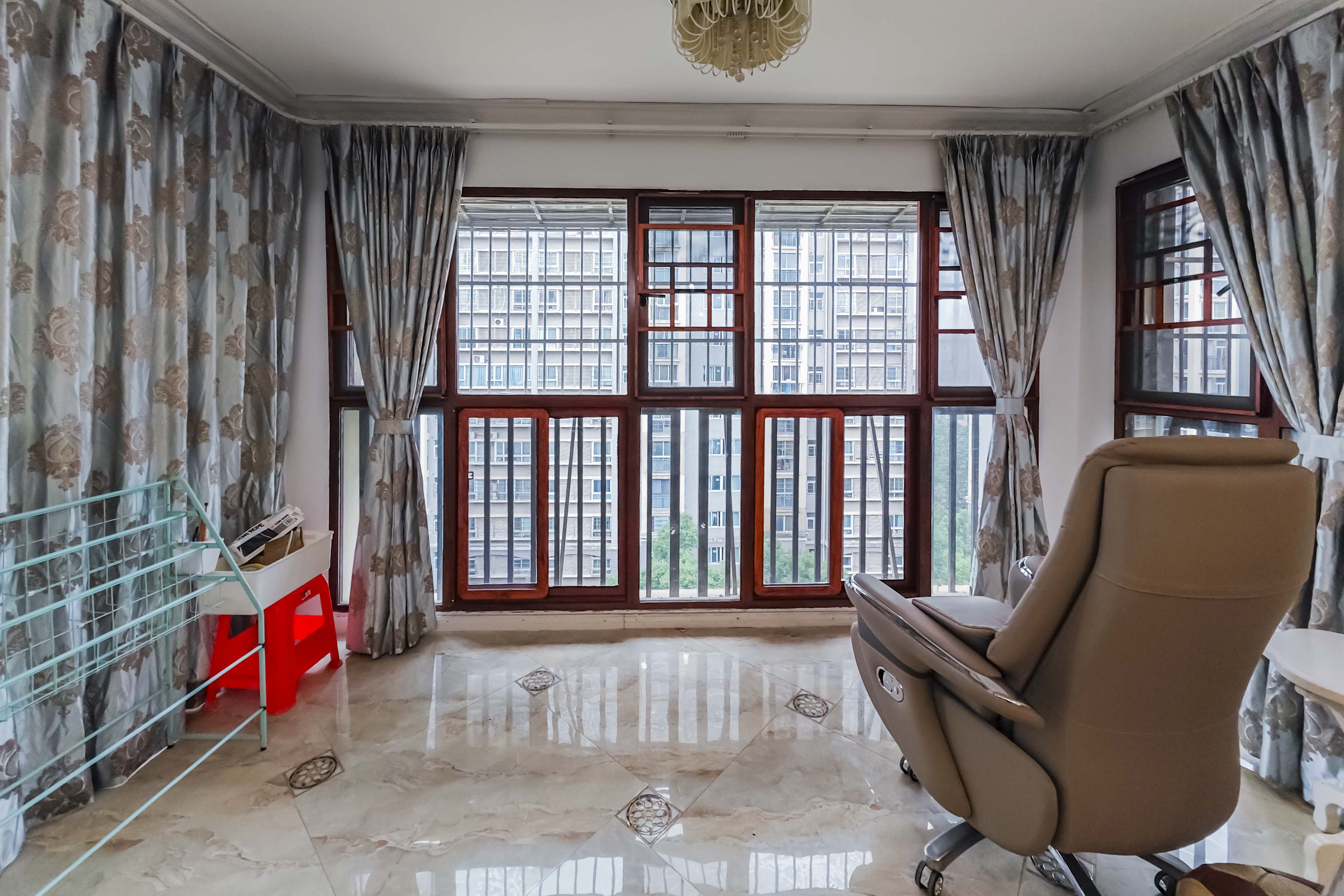 三江花中城 4室2厅1卫 169.0万 三江花中城 4室2厅1卫 169.0万其他