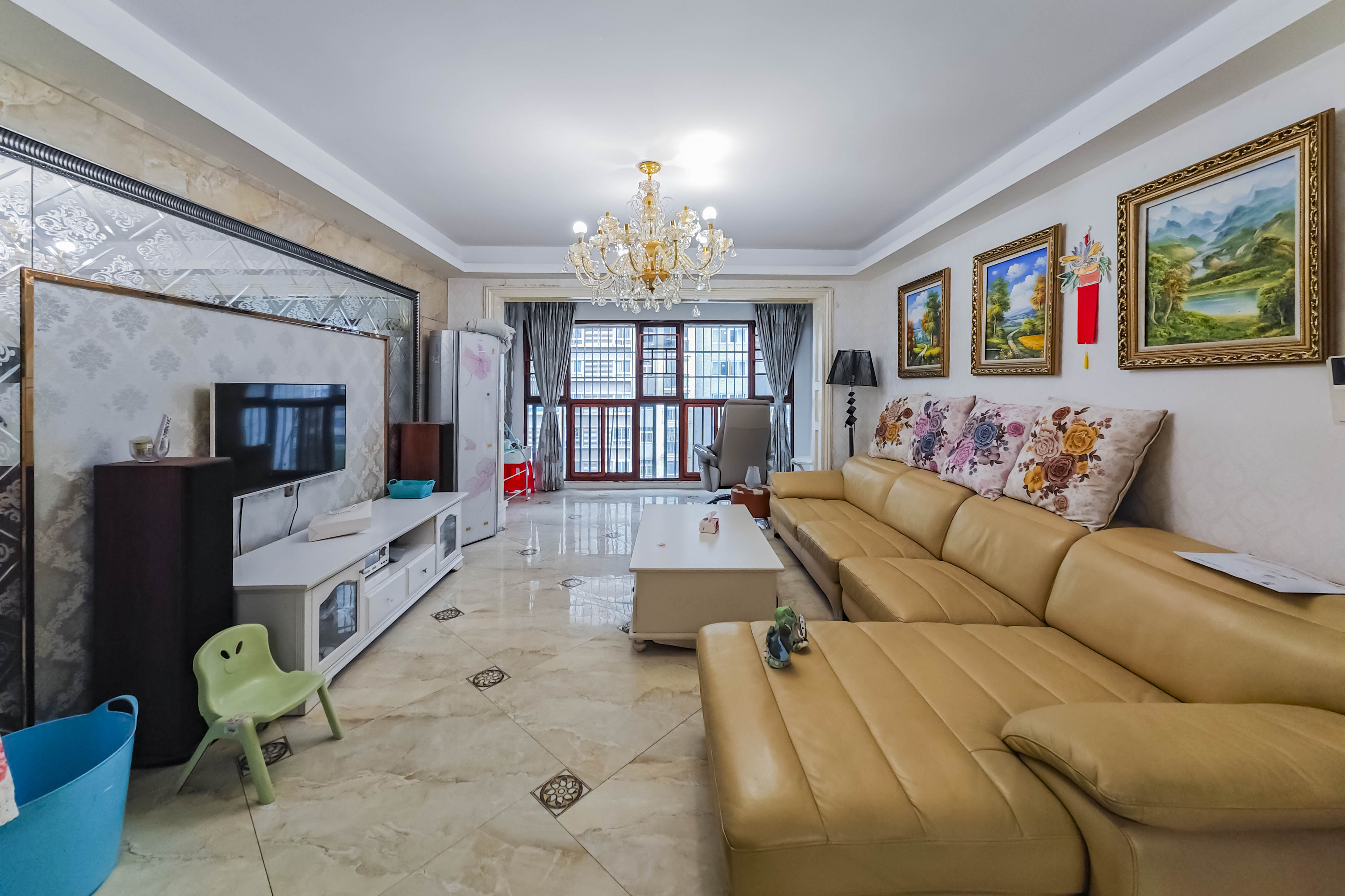 三江花中城 4室2厅1卫 169.0万 三江花中城 4室2厅1卫 169.0万客厅