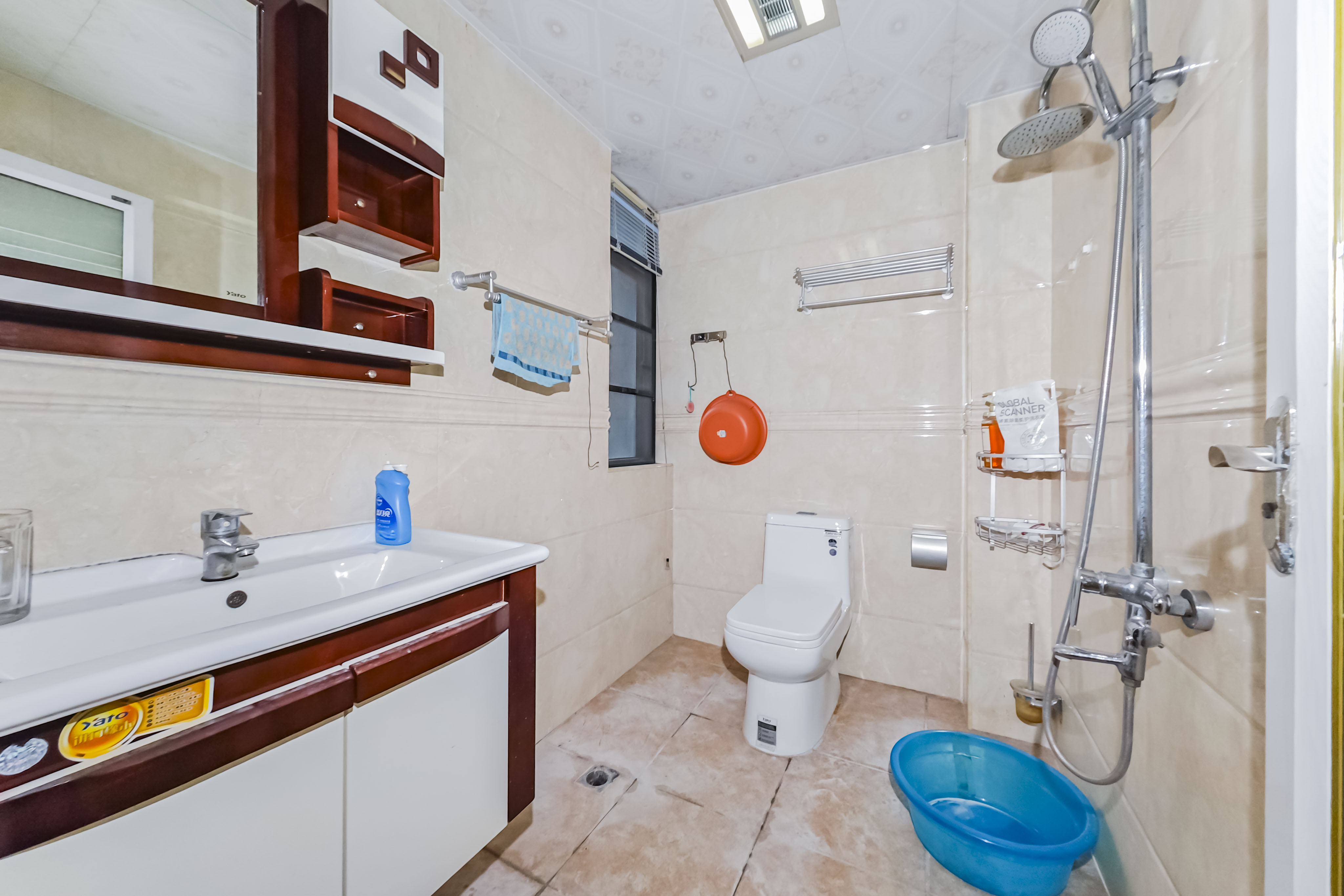 三江花中城 4室2厅1卫 169.0万 三江花中城 4室2厅1卫 169.0万卫生间