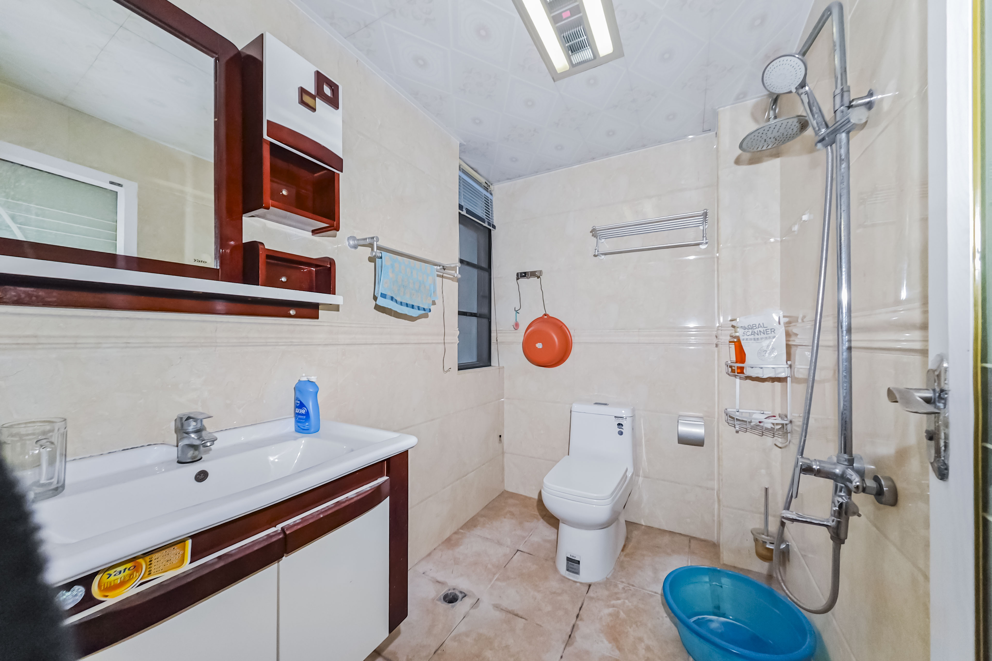 三江花中城 4室2厅1卫 169.0万 三江花中城 4室2厅1卫 169.0万卫生间