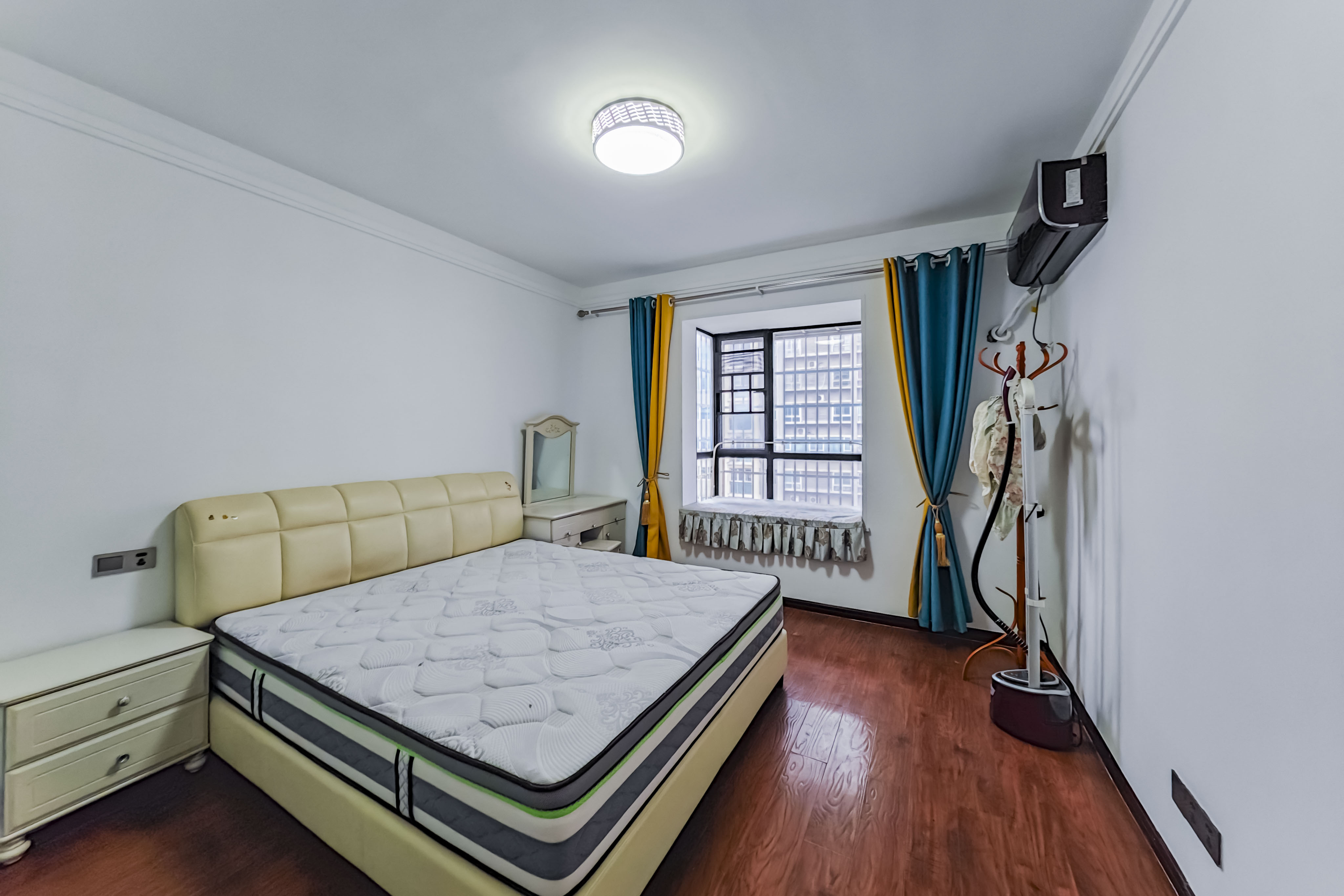 三江花中城 4室2厅1卫 169.0万 三江花中城 4室2厅1卫 169.0万卧室