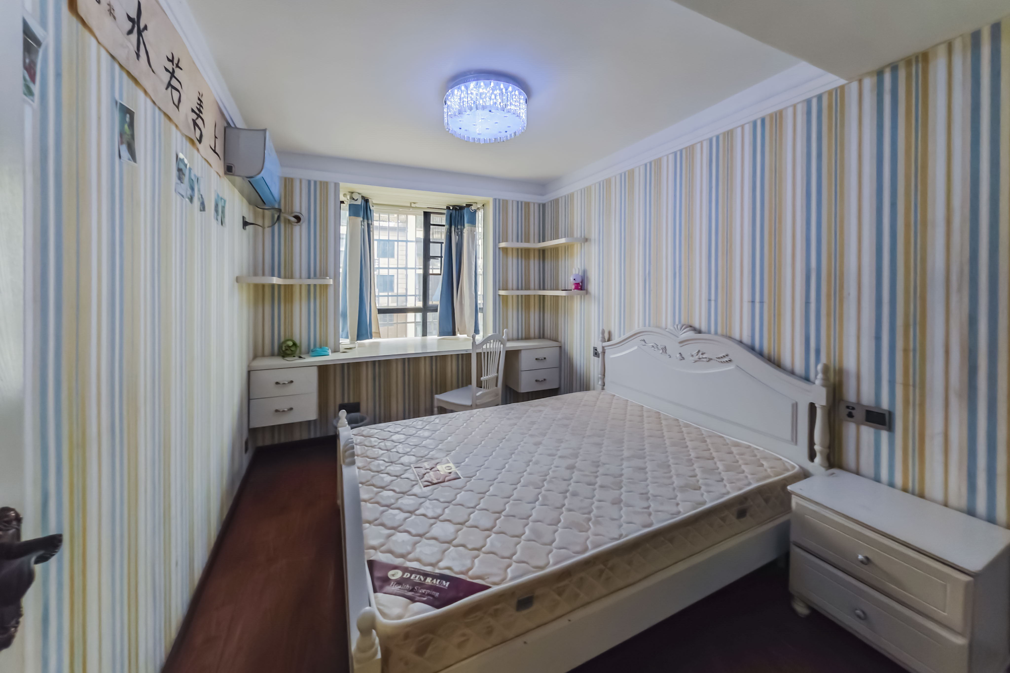 三江花中城 4室2厅1卫 169.0万 三江花中城 4室2厅1卫 169.0万卧室