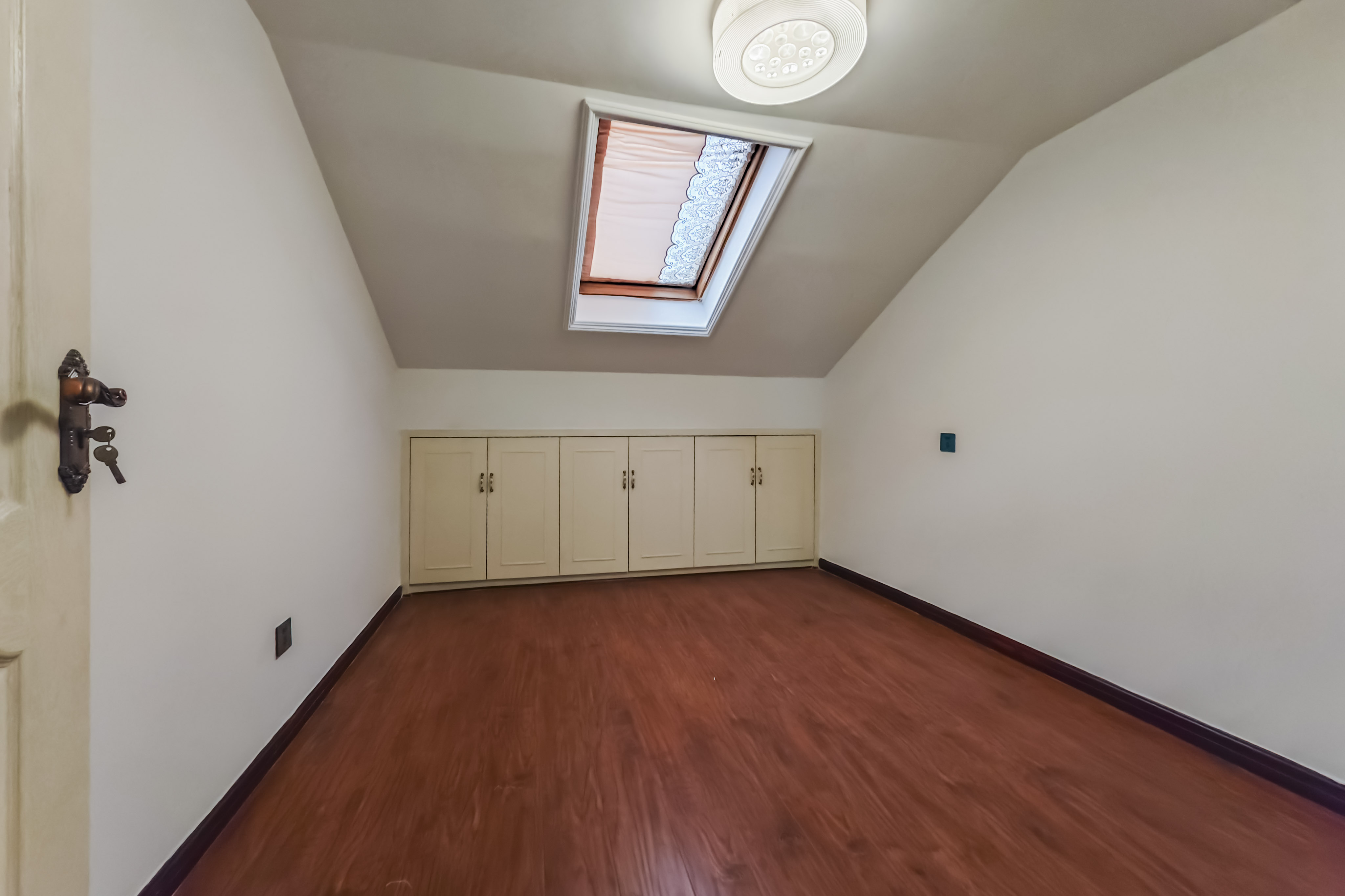 三江花中城 4室2厅1卫 169.0万 三江花中城 4室2厅1卫 169.0万卧室