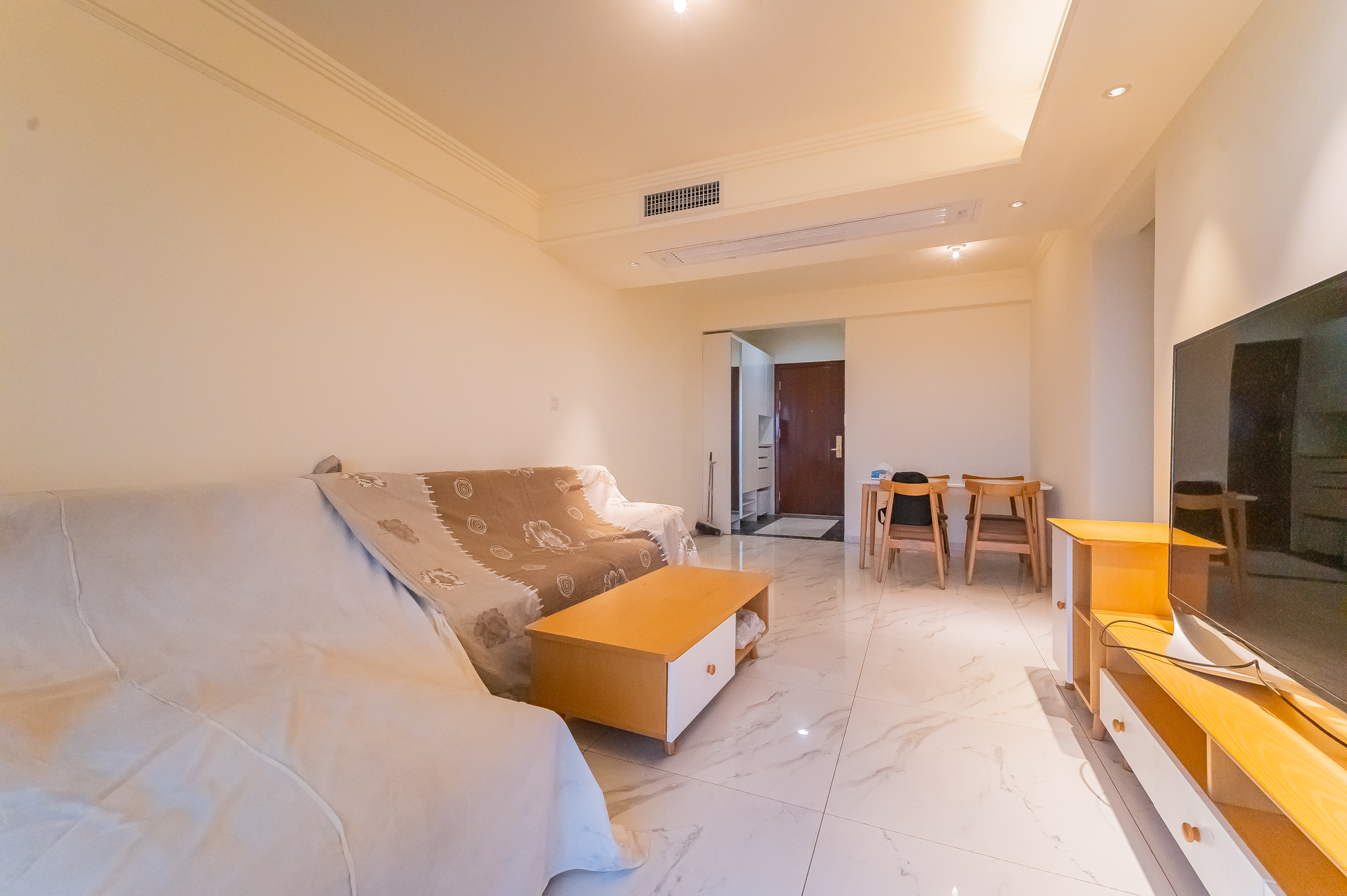 碧桂园中央花园 3室2厅2卫 85.8万 碧桂园中央花园 3室2厅2卫 85.8万客厅