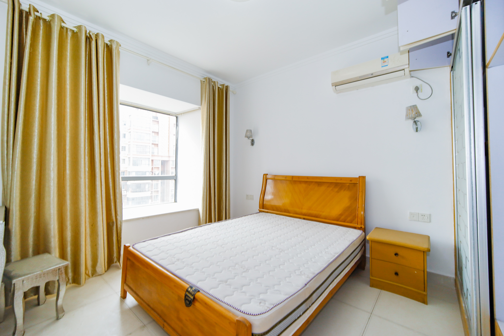 上海城小区  2室1厅1卫    65.0万卧室