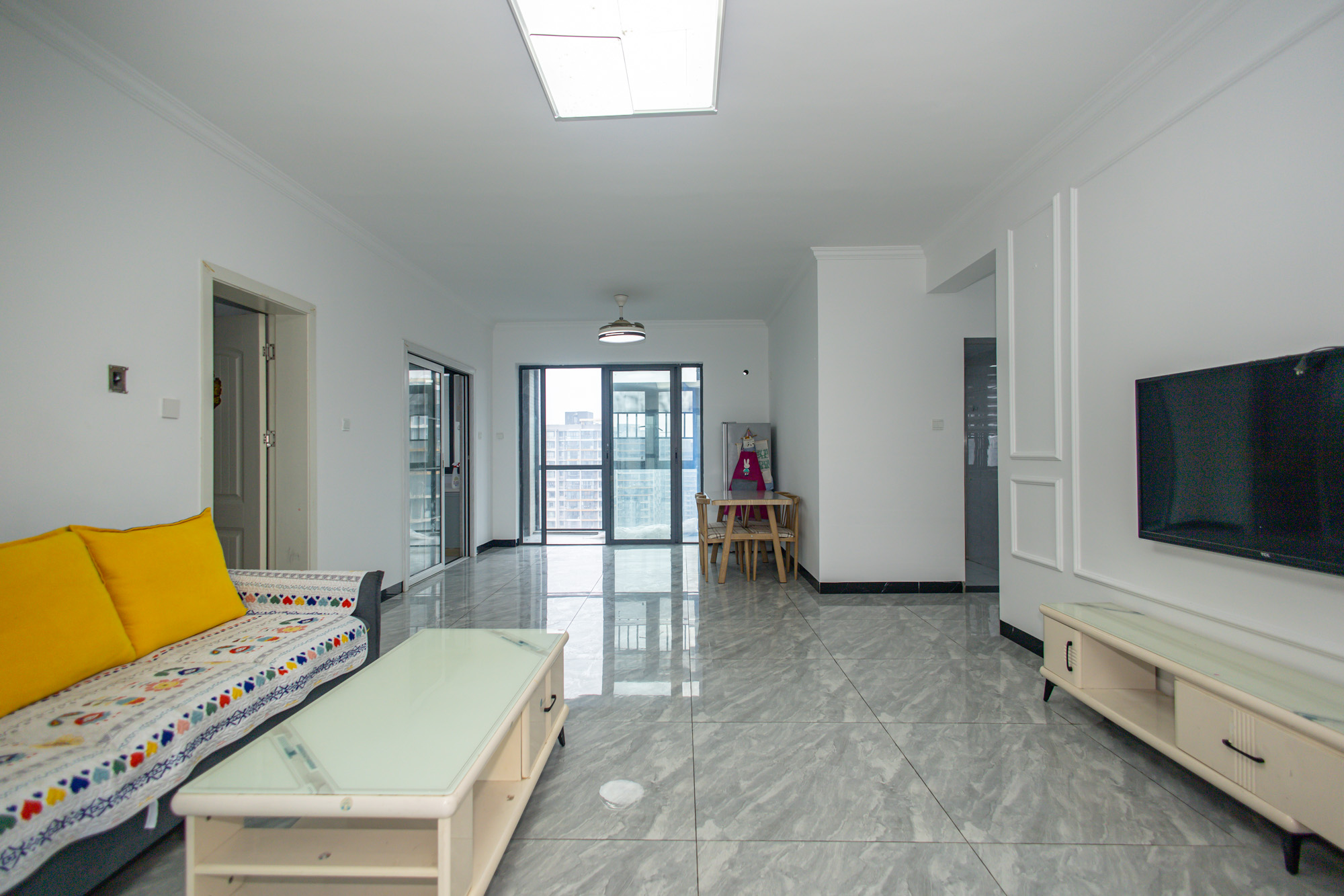 恒基凯旋门一二期  3室2厅2卫    128.8万 恒基凯旋门一二期  3室2厅2卫    128.8万客厅