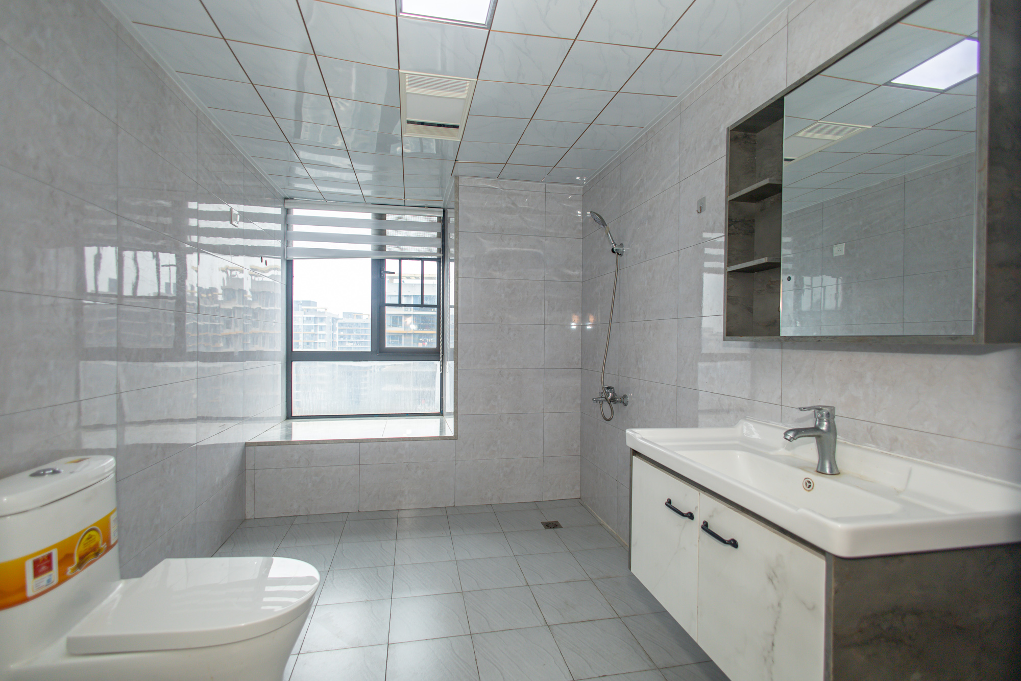 恒基凯旋门一二期  3室2厅2卫    128.8万 恒基凯旋门一二期  3室2厅2卫    128.8万卫生间