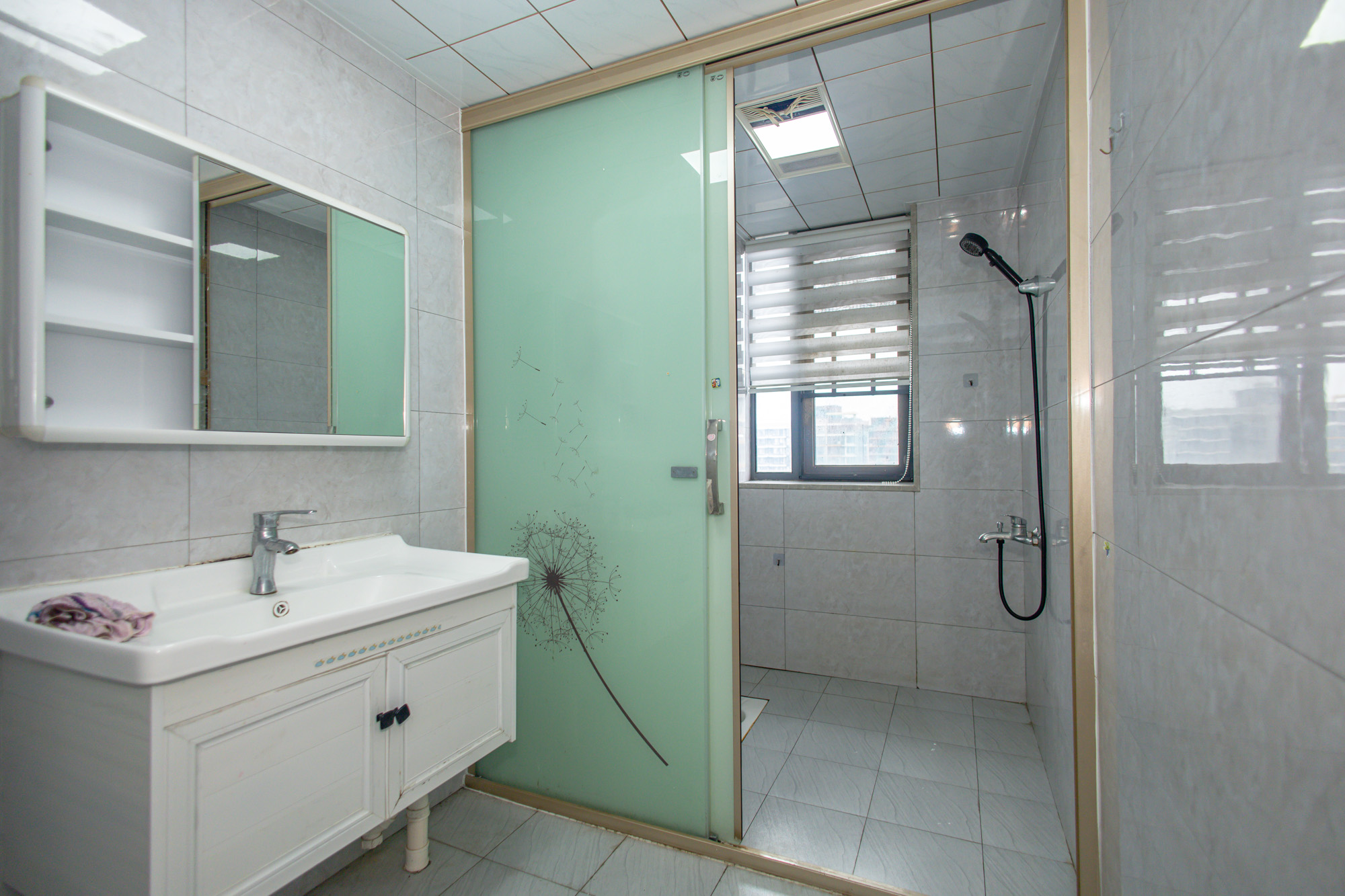 恒基凯旋门一二期  3室2厅2卫    128.8万 恒基凯旋门一二期  3室2厅2卫    128.8万卫生间