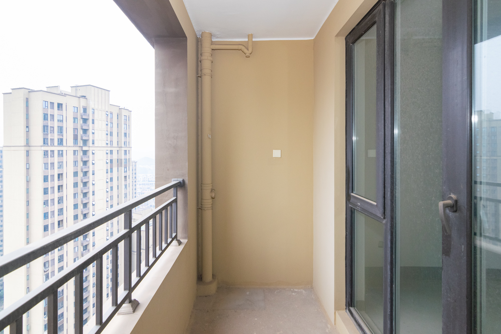 金地三千府(金地湖山樾、金地自在城) 2室2厅1卫 40.0万 金地三千府(金地湖山樾、金地自在城) 2室2厅1卫 40.0万阳台