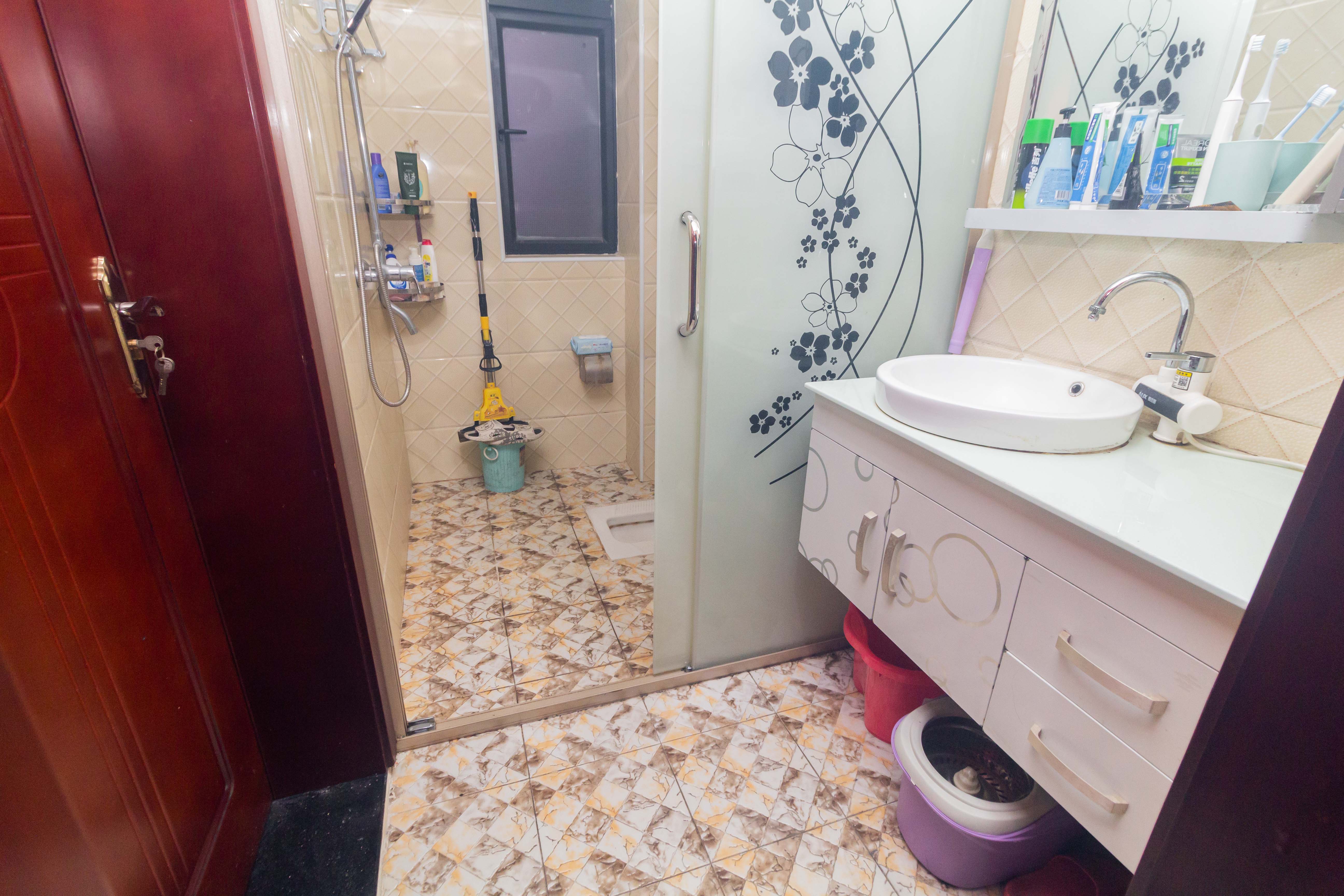 康桥长郡  3室2厅1卫    69.8万 康桥长郡  3室2厅1卫    69.8万卫生间