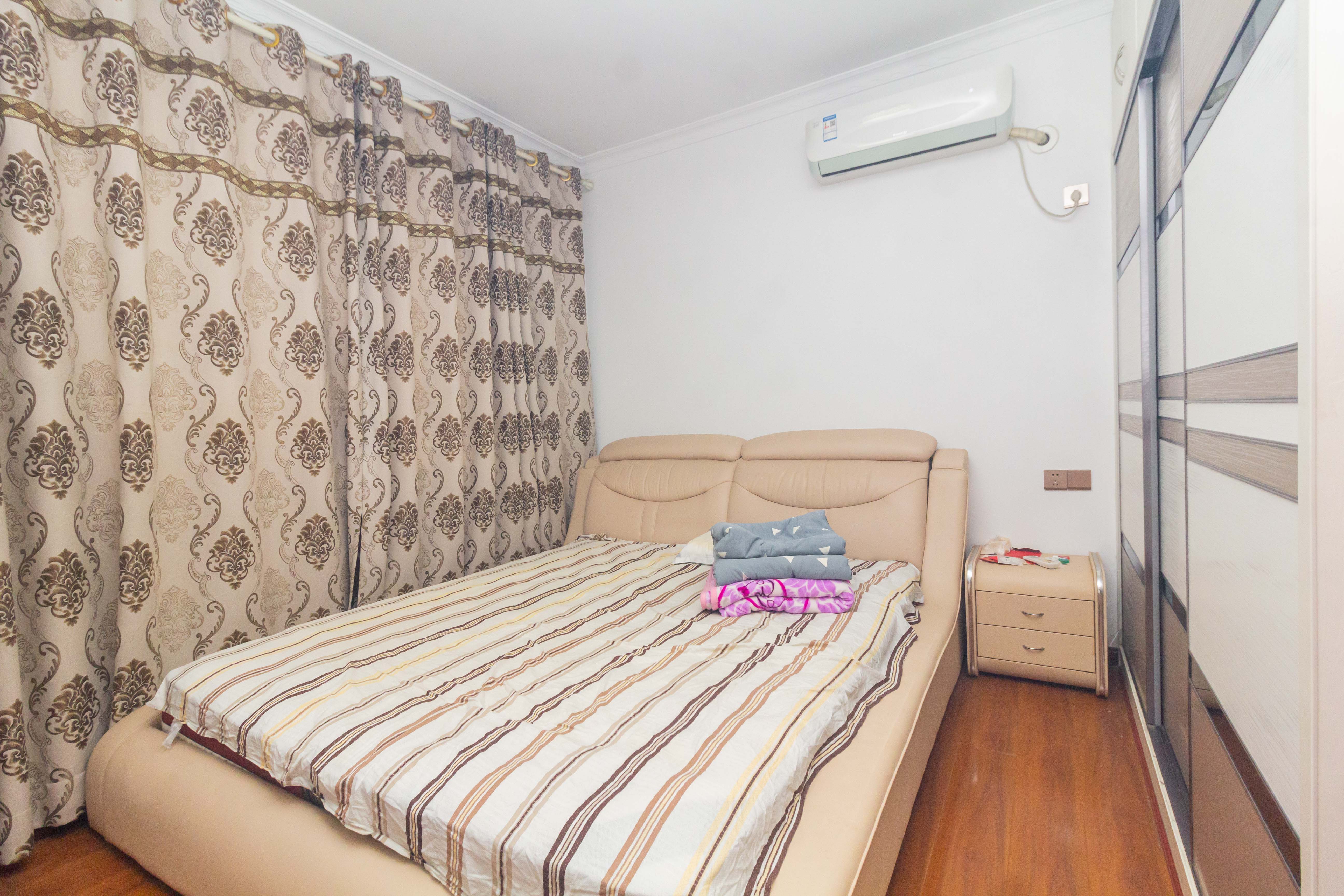 康桥长郡  3室2厅1卫    69.8万 康桥长郡  3室2厅1卫    69.8万卧室