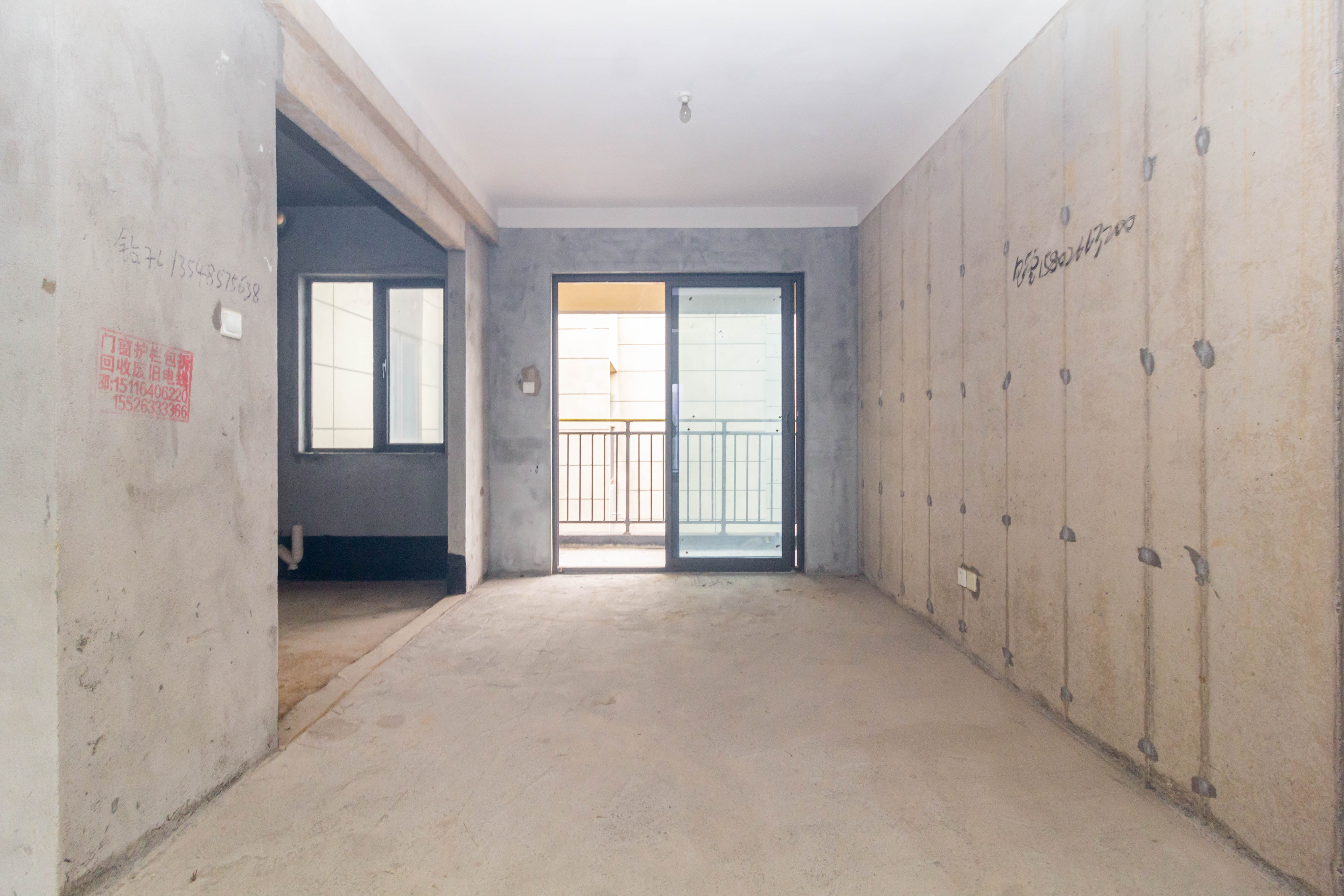 湘域芯城一期  3室2厅2卫    91.8万 湘域芯城一期  3室2厅2卫    91.8万客厅