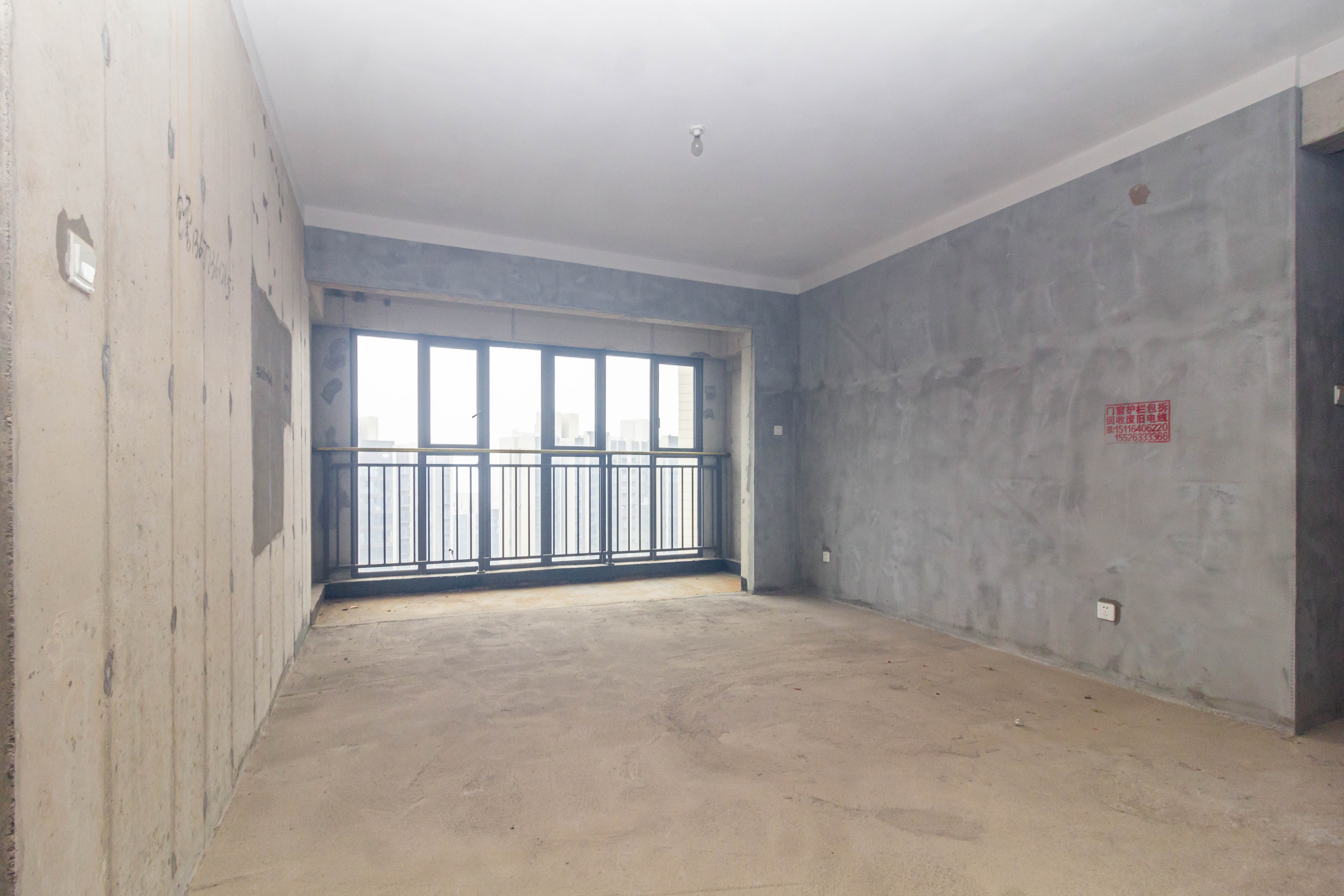 湘域芯城一期  3室2厅2卫    91.8万 湘域芯城一期  3室2厅2卫    91.8万客厅