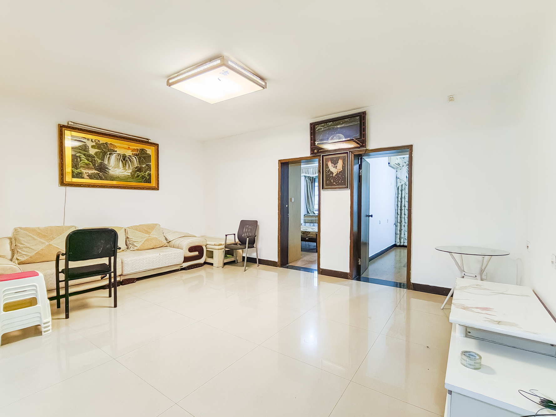 中南汽车世界  3室2厅2卫    41.8万 中南汽车世界  3室2厅2卫    41.8万客厅