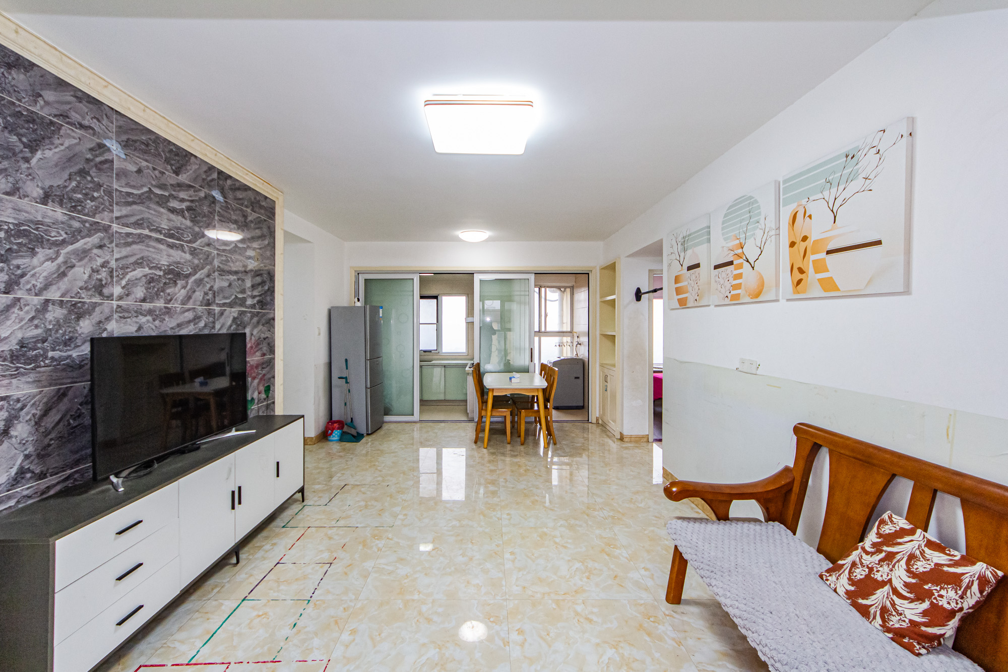 万国城(当代满庭春MOMA)三期  3室2厅1卫    78.0万 万国城(当代满庭春MOMA)三期  3室2厅1卫    78.0万客厅