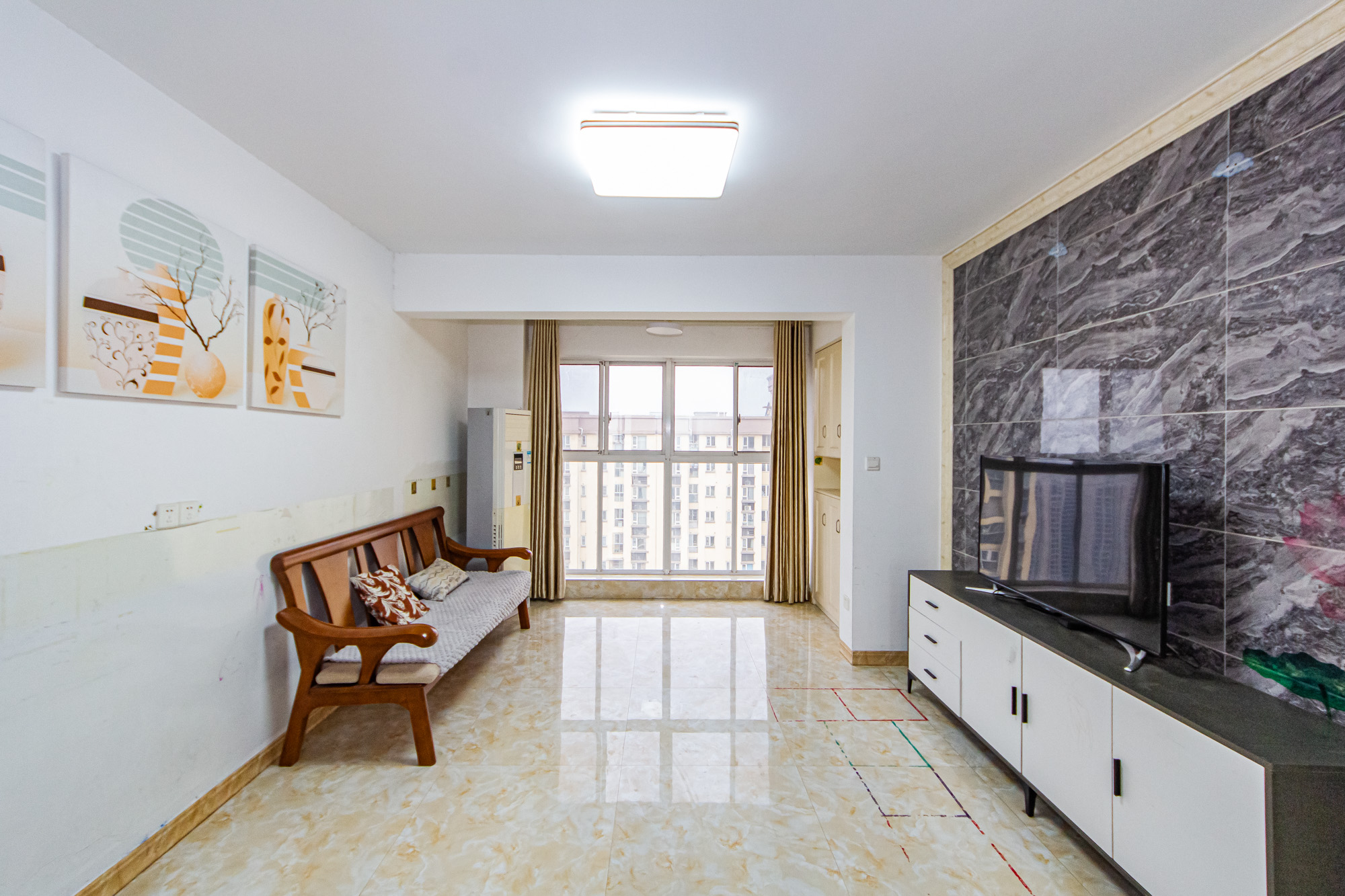 万国城(当代满庭春MOMA)三期  3室2厅1卫    78.0万 万国城(当代满庭春MOMA)三期  3室2厅1卫    78.0万客厅