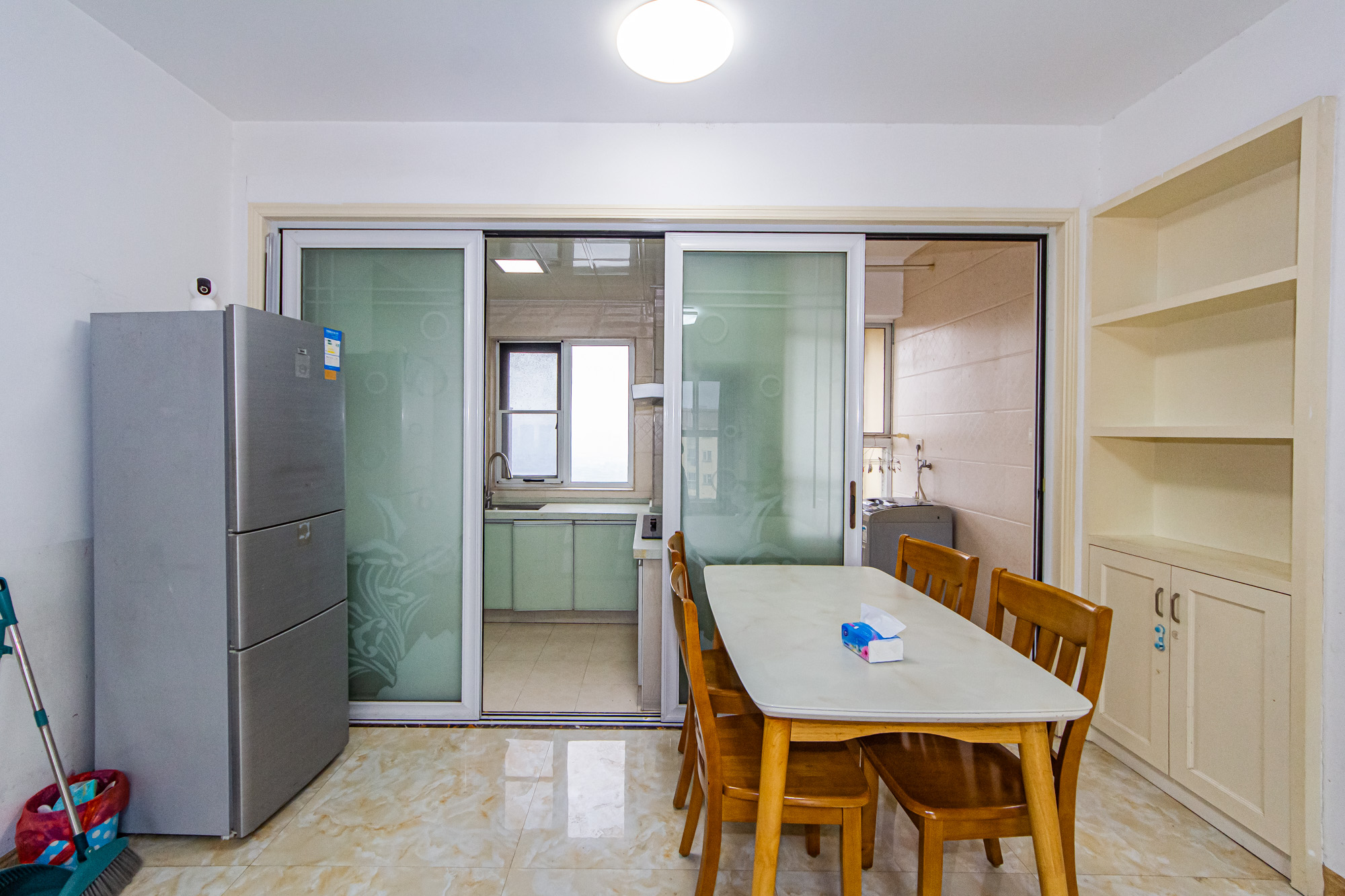 万国城(当代满庭春MOMA)三期  3室2厅1卫    78.0万 万国城(当代满庭春MOMA)三期  3室2厅1卫    78.0万客厅