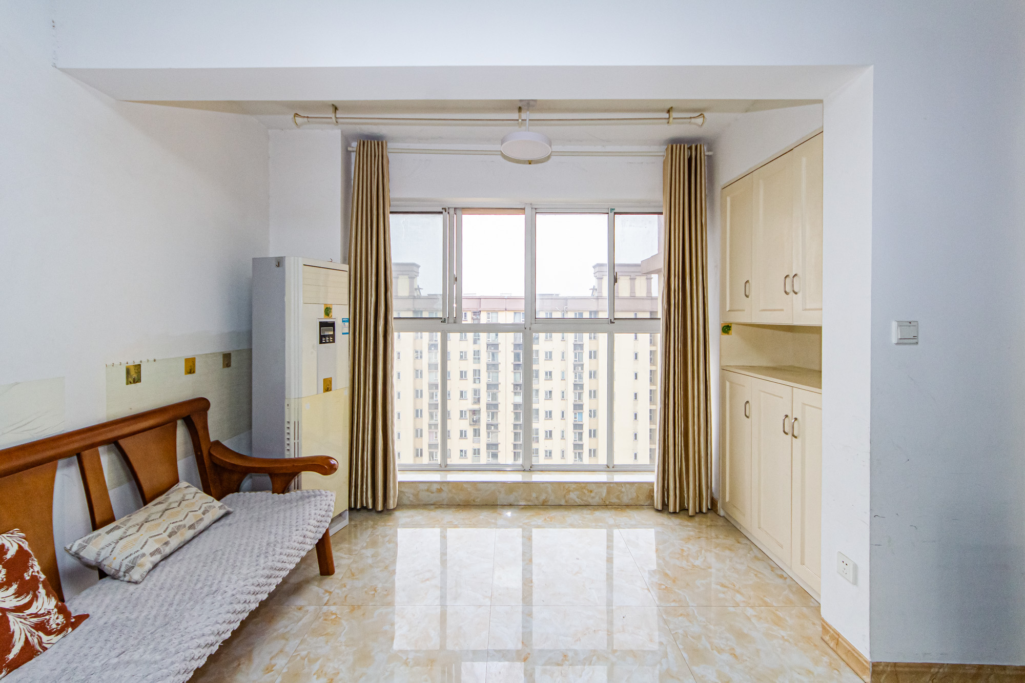 万国城(当代满庭春MOMA)三期  3室2厅1卫    78.0万 万国城(当代满庭春MOMA)三期  3室2厅1卫    78.0万阳台