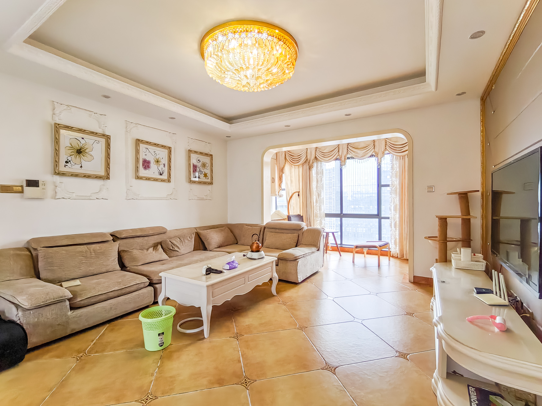 恒基凯旋门一二期  3室2厅2卫    109.0万客厅