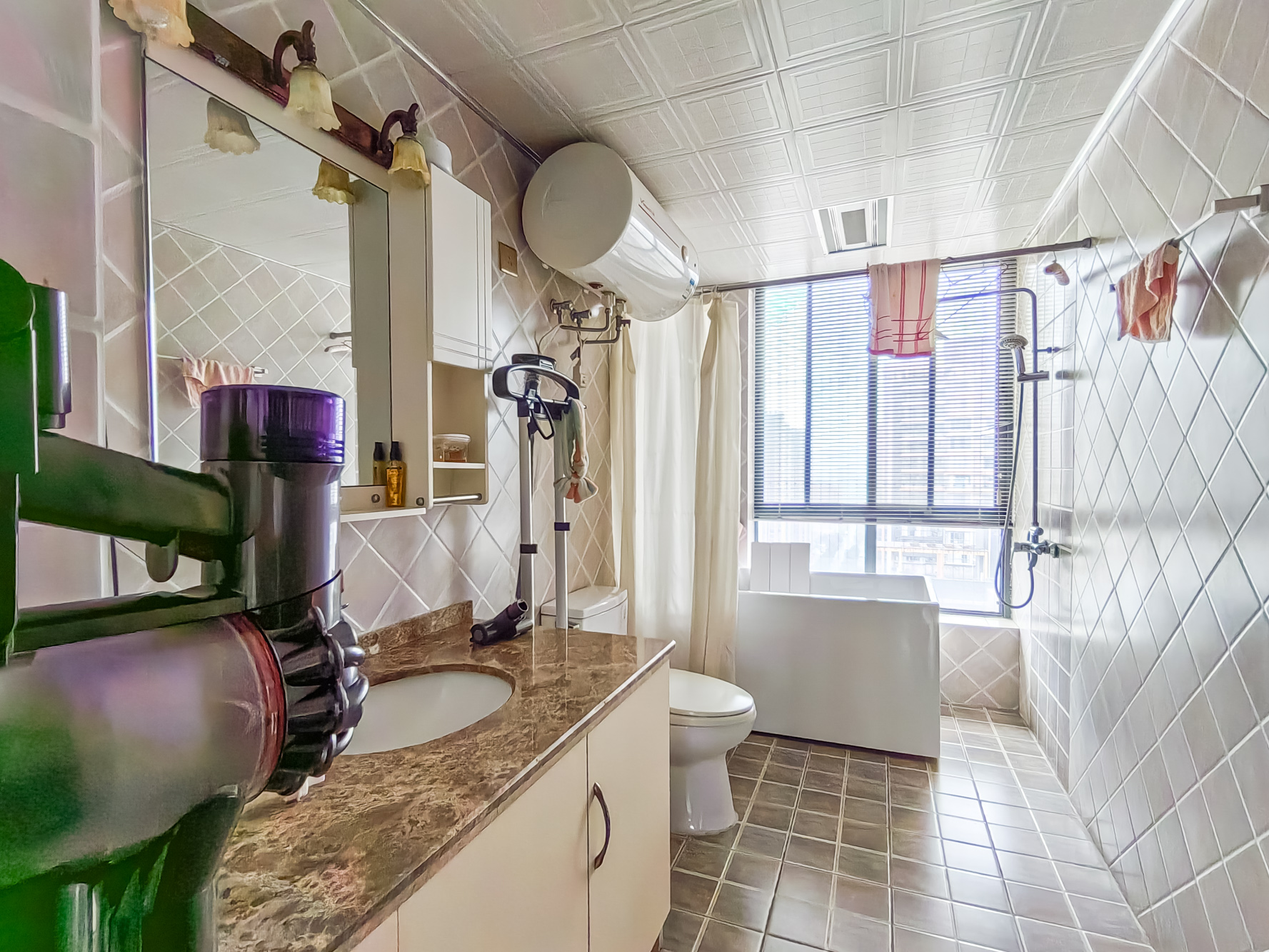 恒基凯旋门一二期  3室2厅2卫    109.0万卫生间