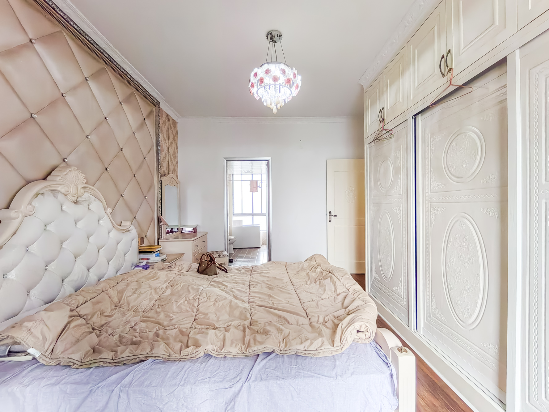 恒基凯旋门一二期  3室2厅2卫    109.0万卧室