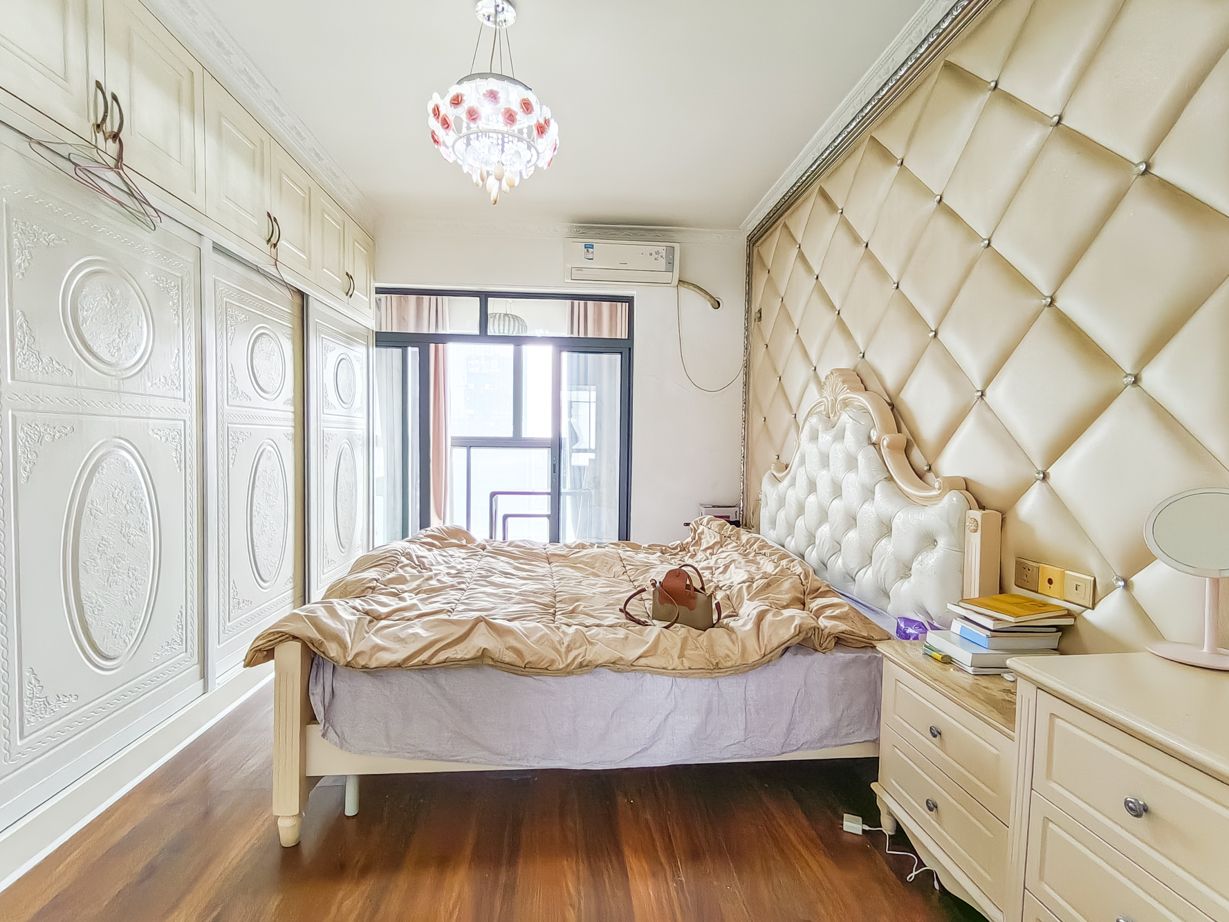 恒基凯旋门一二期 3室2厅2卫 109.0万 恒基凯旋门一二期 3室2厅2卫 109.0万卧室