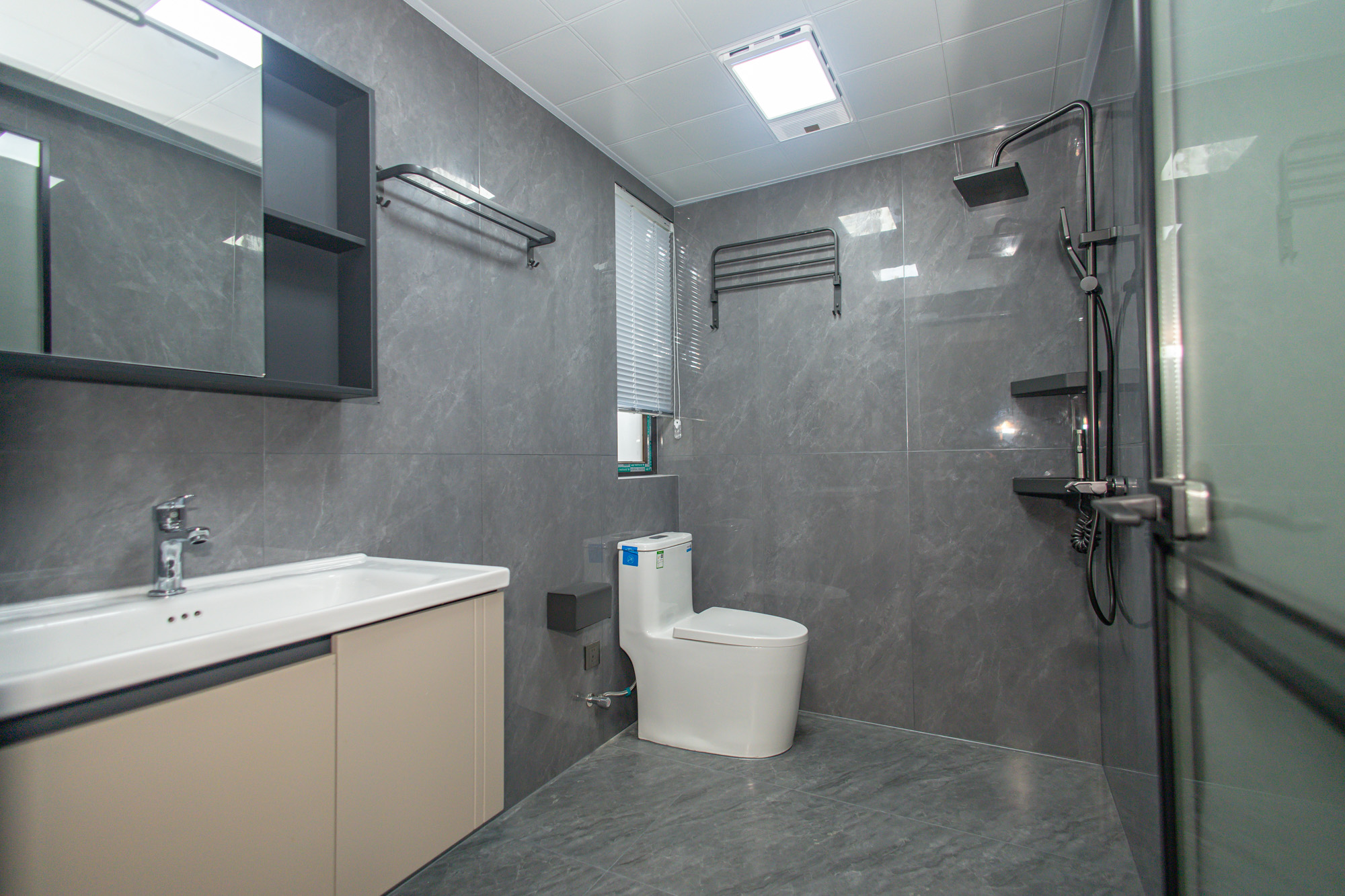 中梁星都荟 4室2厅2卫 90.0万 中梁星都荟 4室2厅2卫 90.0万卫生间