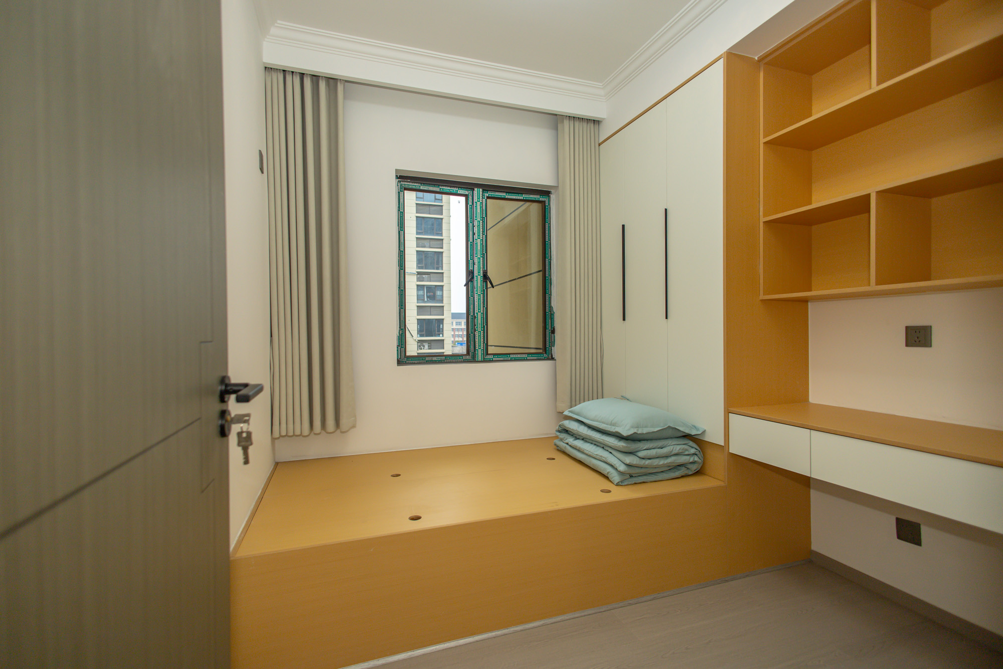 中梁星都荟 4室2厅2卫 90.0万 中梁星都荟 4室2厅2卫 90.0万卧室