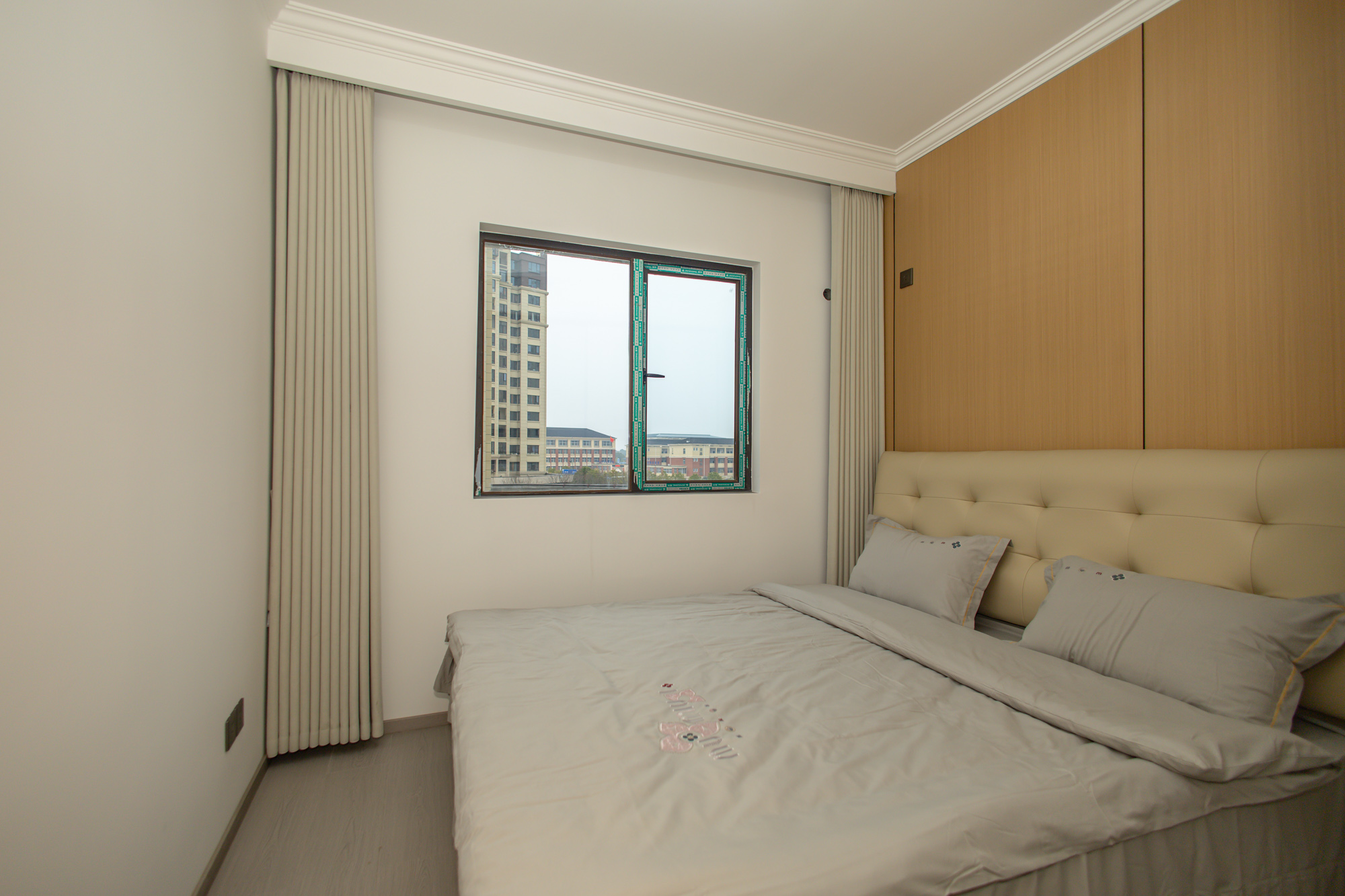 中梁星都荟 4室2厅2卫 90.0万 中梁星都荟 4室2厅2卫 90.0万卧室