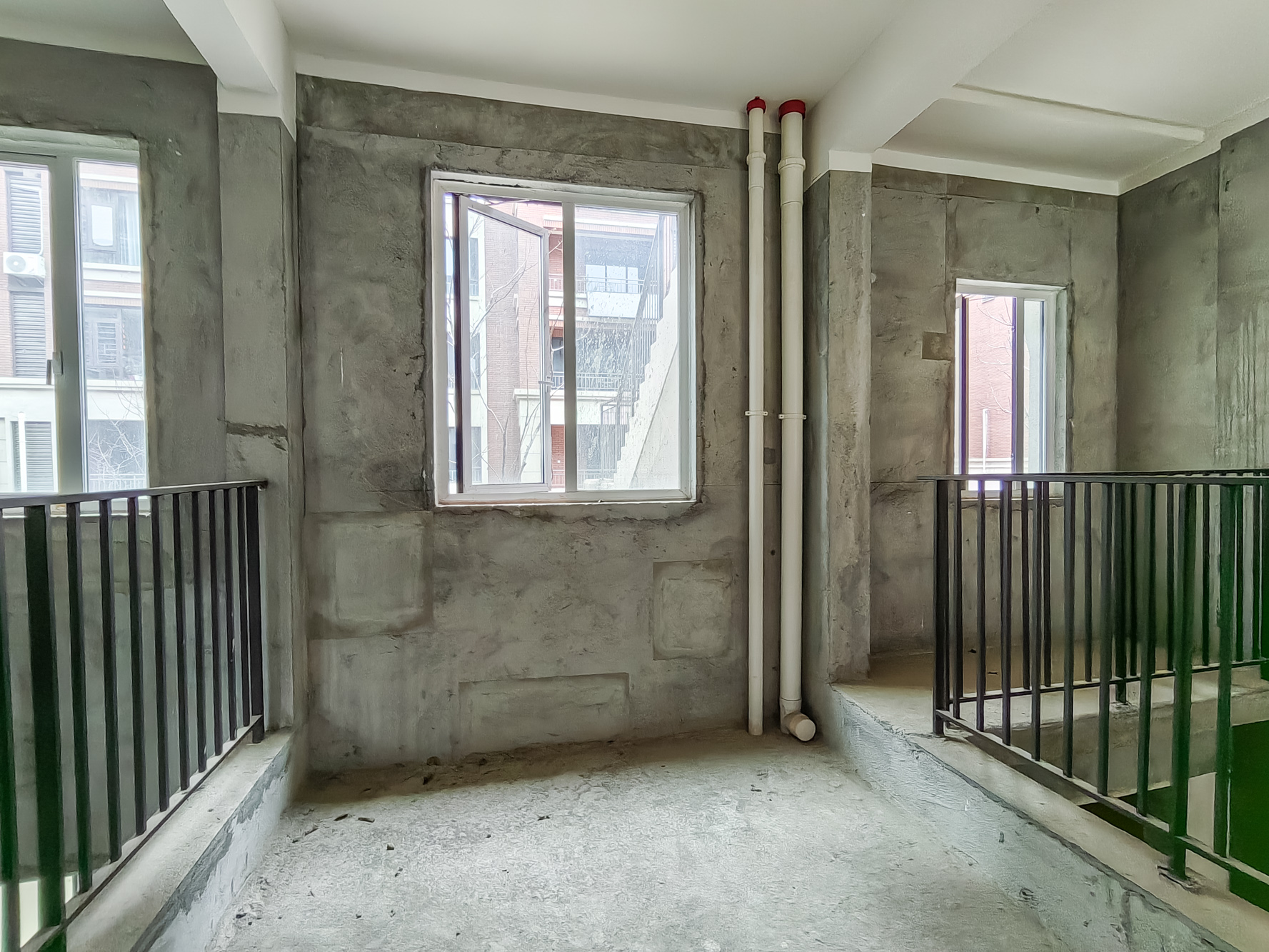 金地艺境  5室2厅3卫    180.0万其他