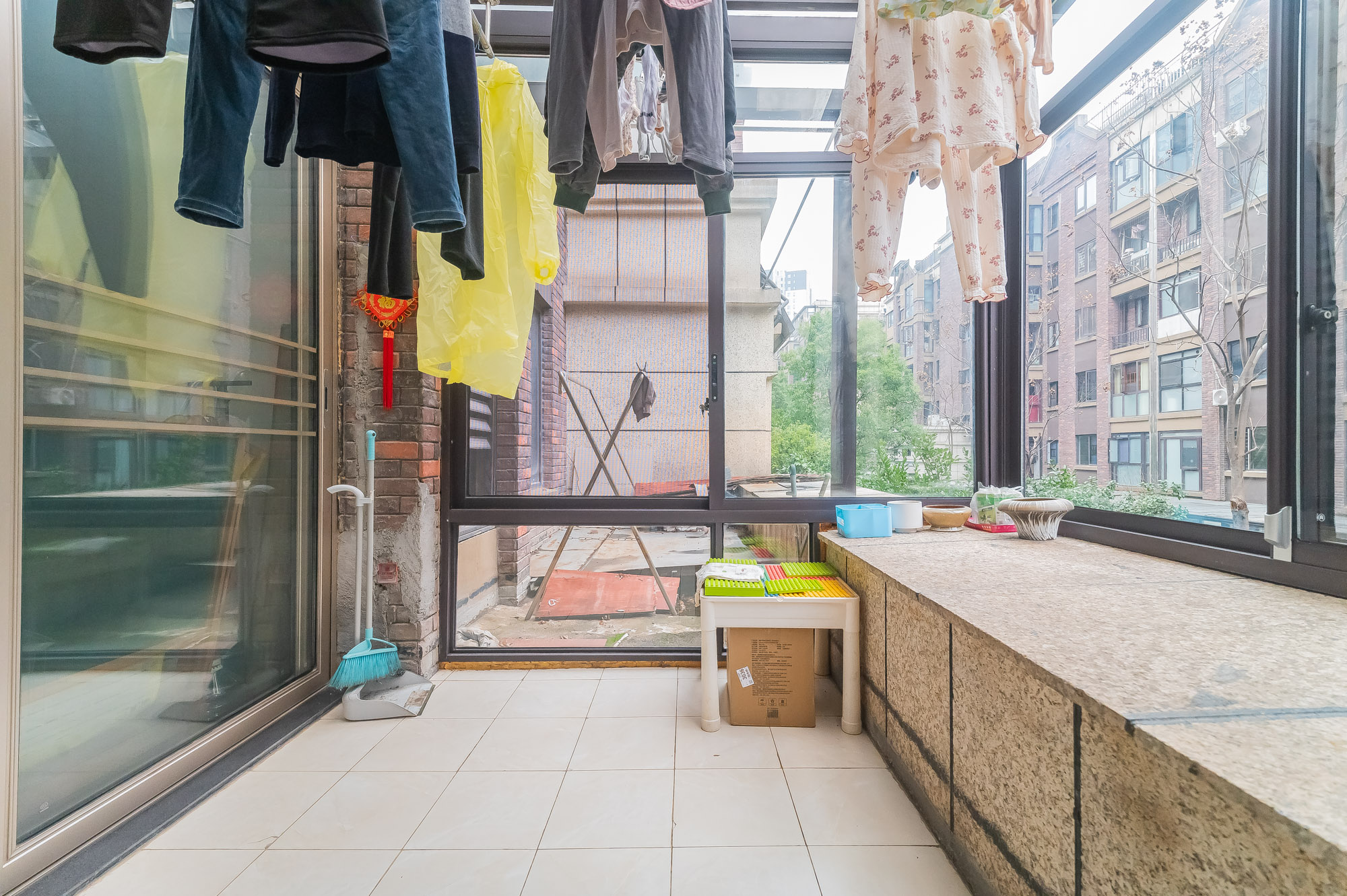 星湖湾二期洋房 4室2厅2卫 158.0万 星湖湾二期洋房 4室2厅2卫 158.0万阳台